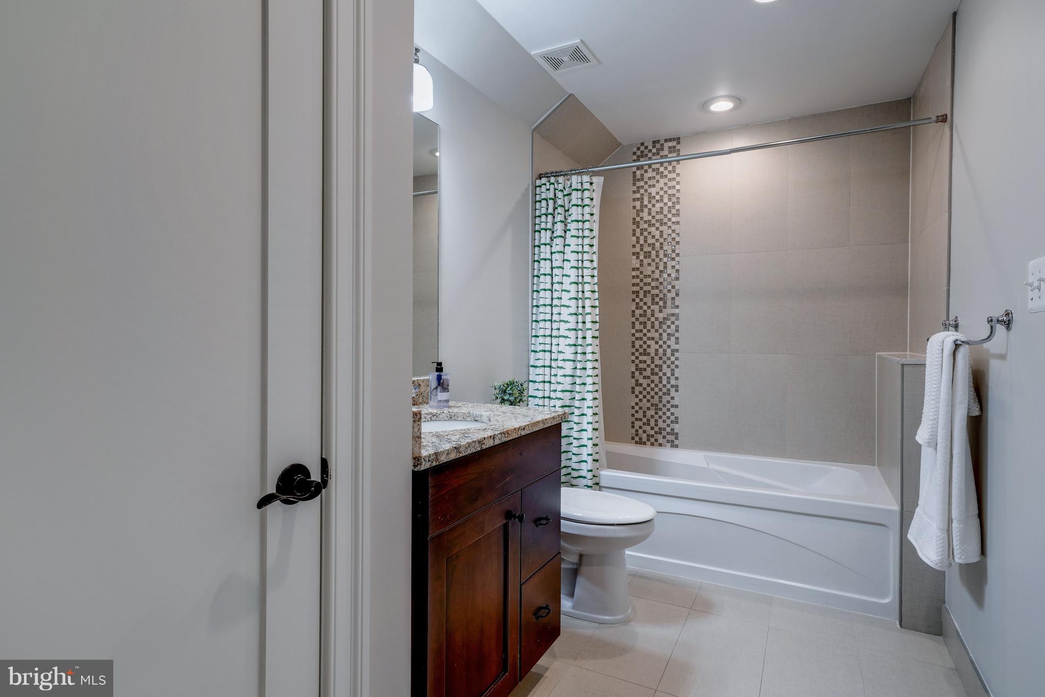 BERKSHIRE OAKWOOD - Residential