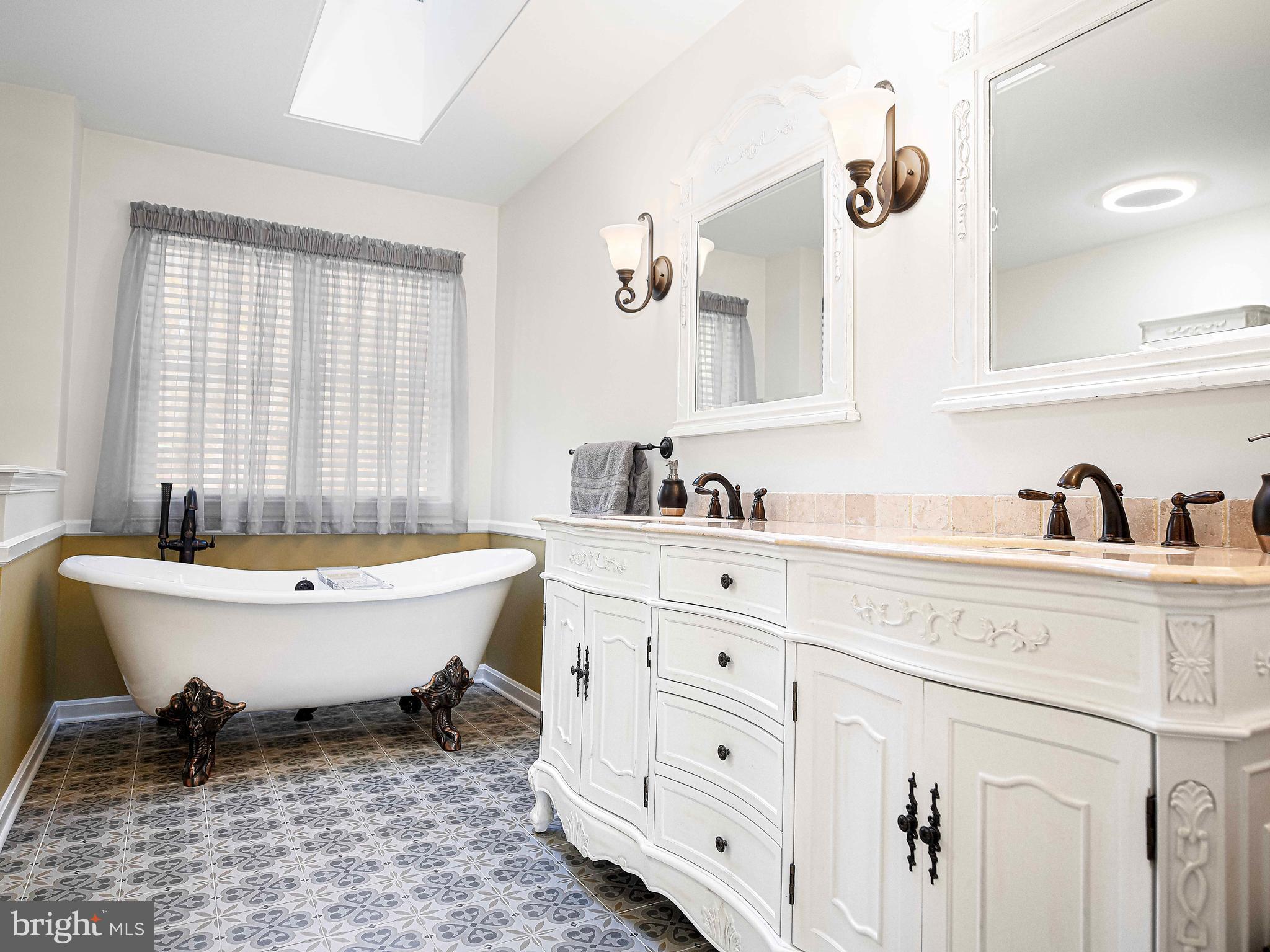 FOREST LAKES - Residential