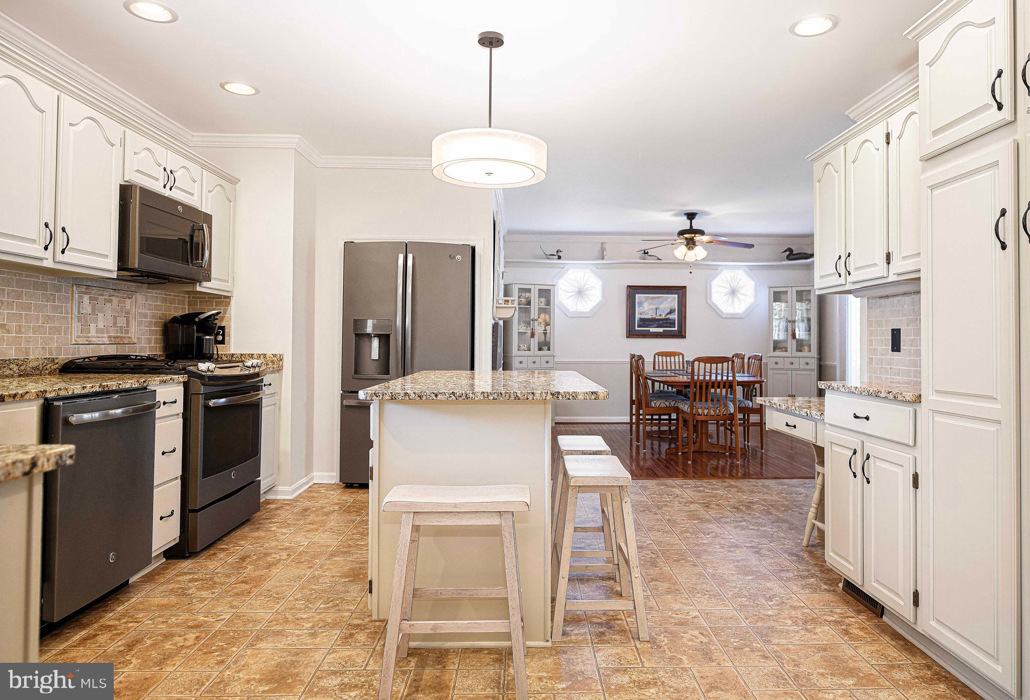 FOREST LAKES - Residential