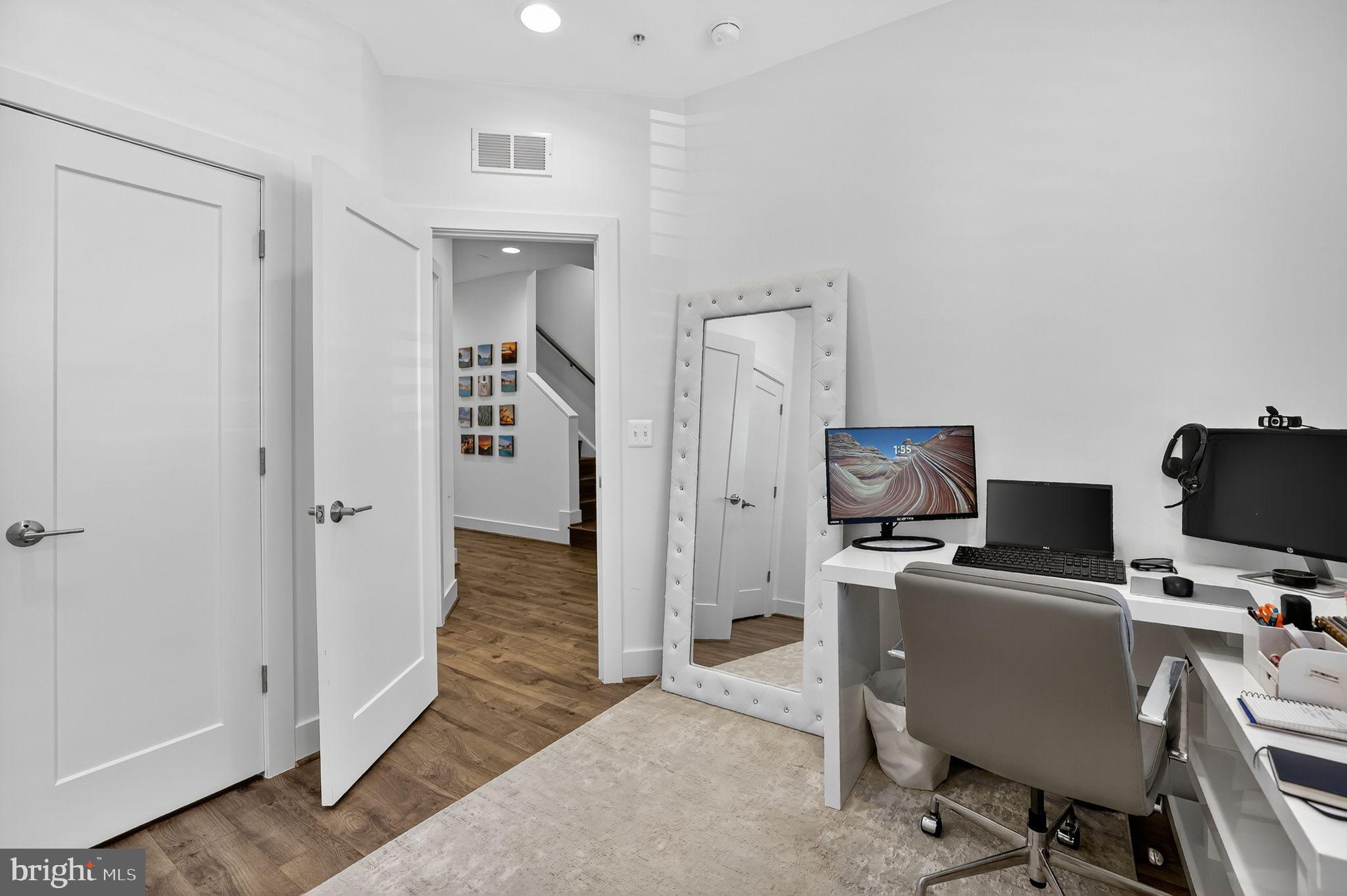 TOWER OAKS - Residential