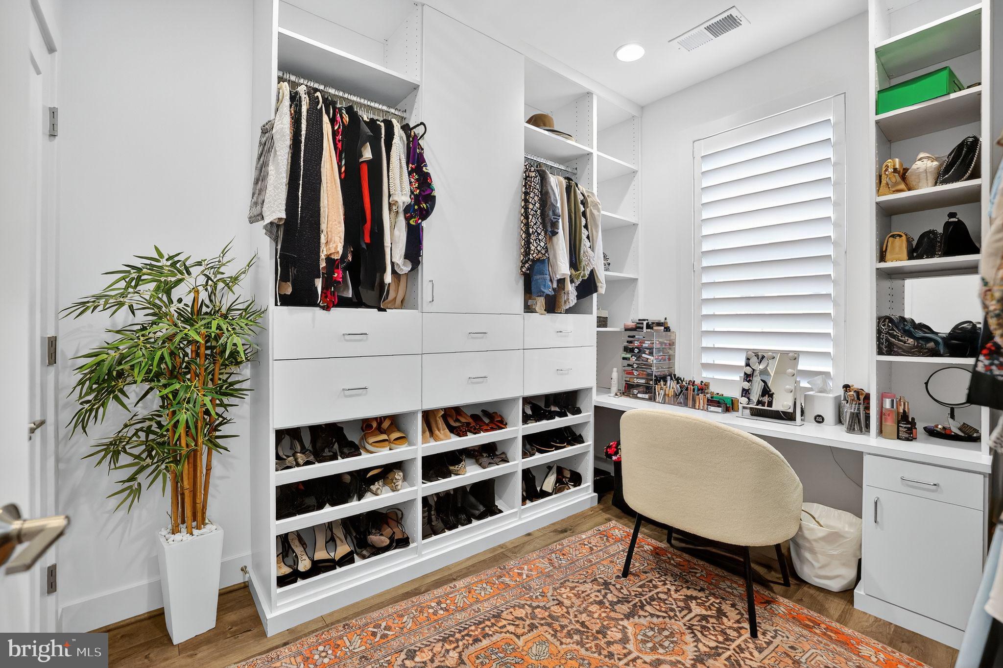 TOWER OAKS - Residential