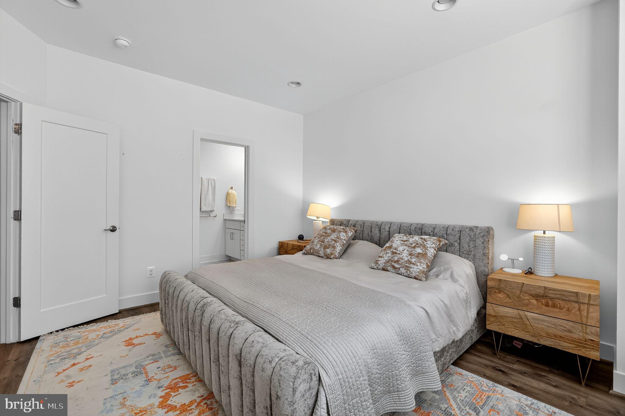 TOWER OAKS - Residential