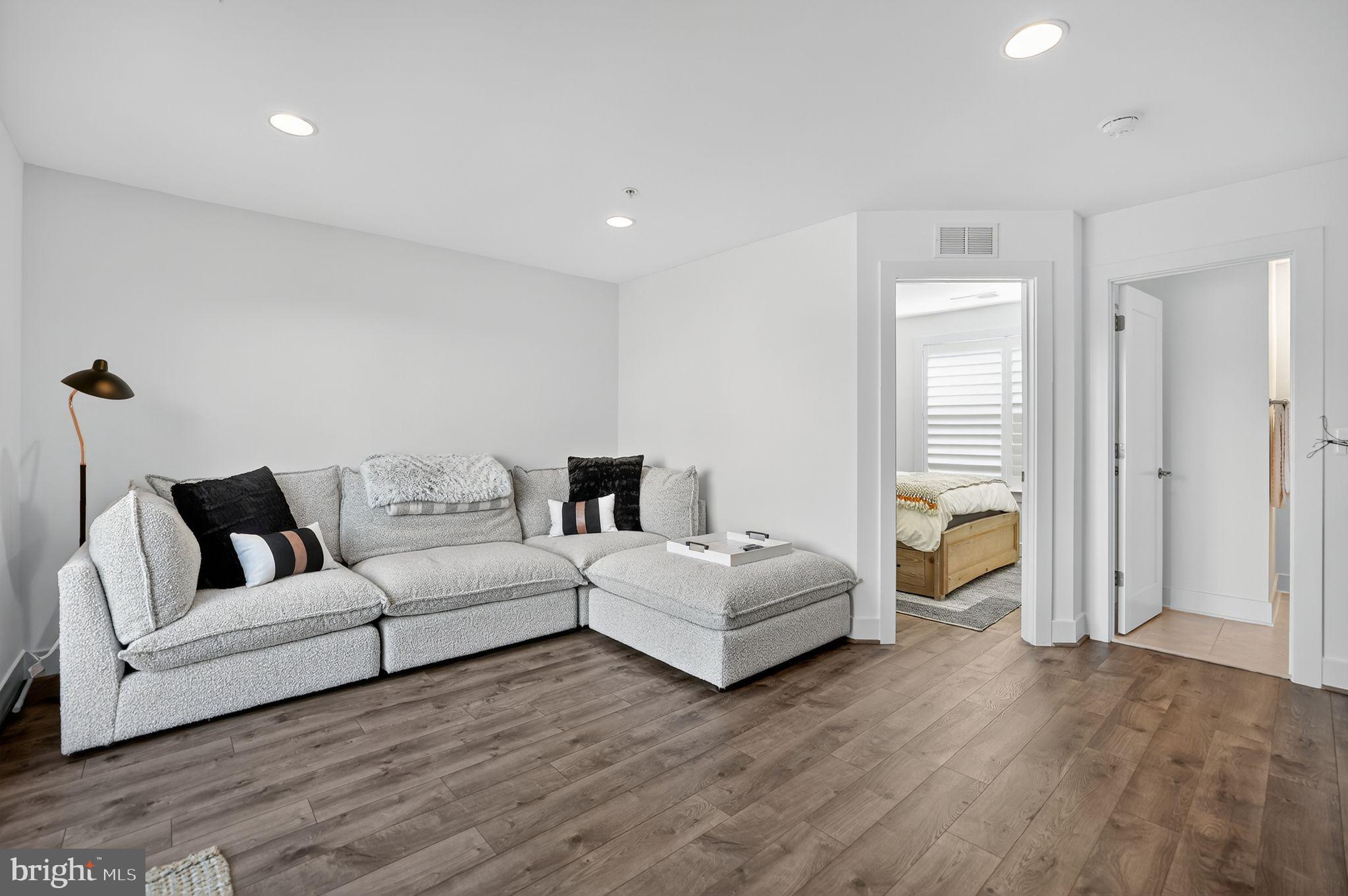 TOWER OAKS - Residential