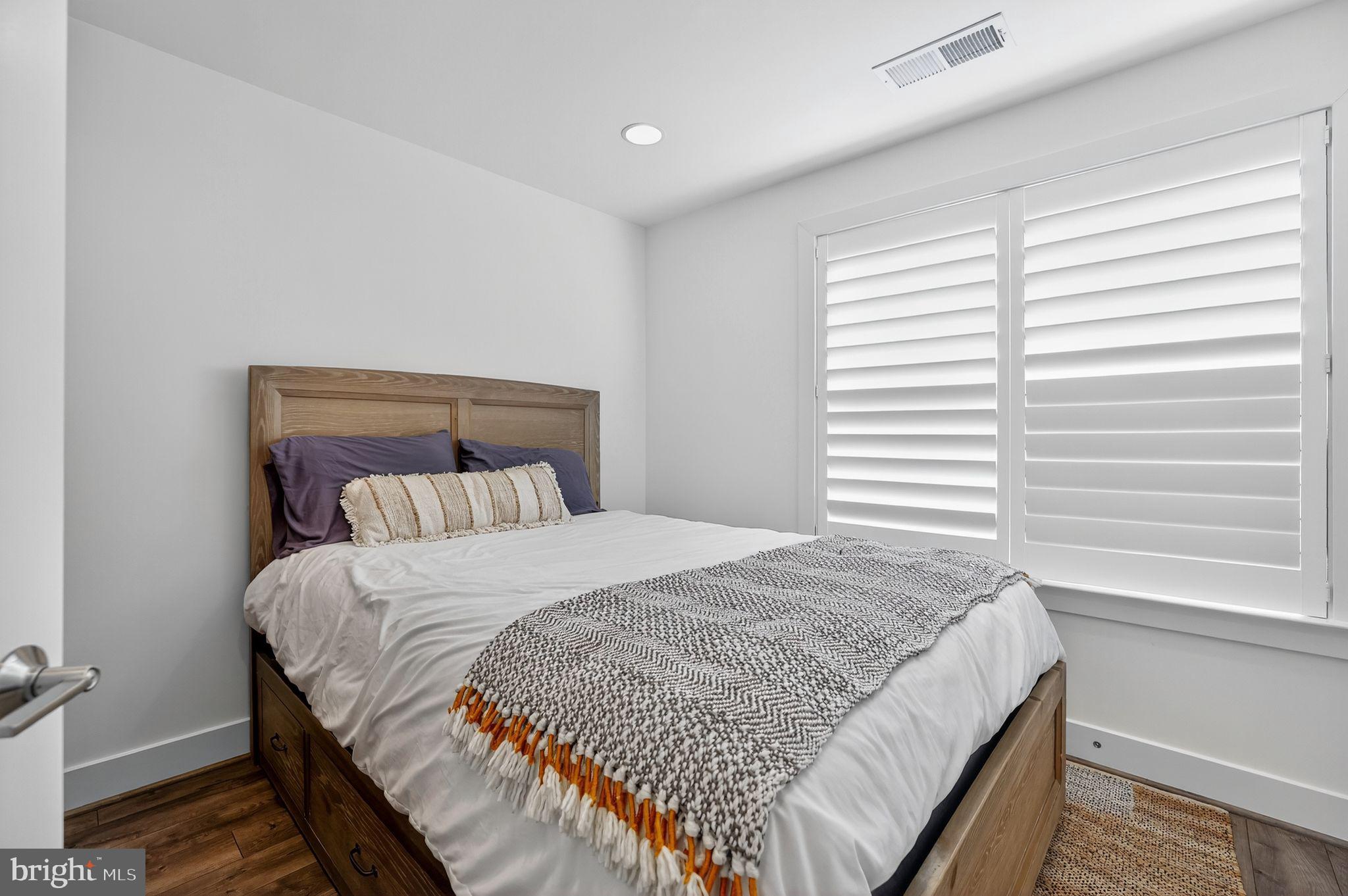 TOWER OAKS - Residential