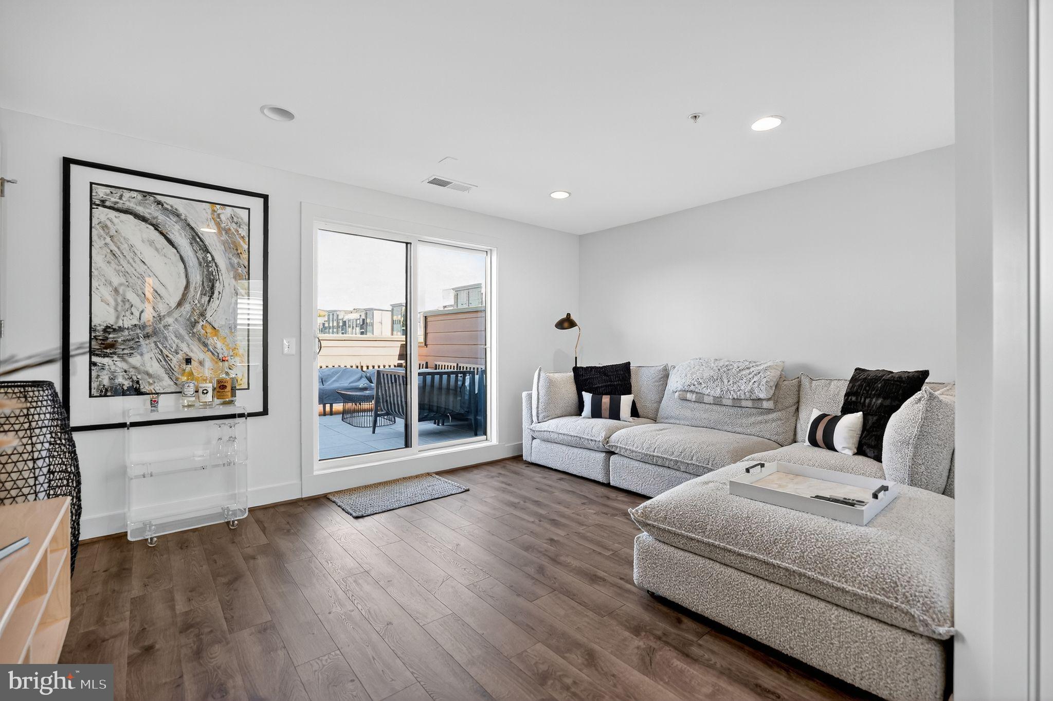 TOWER OAKS - Residential