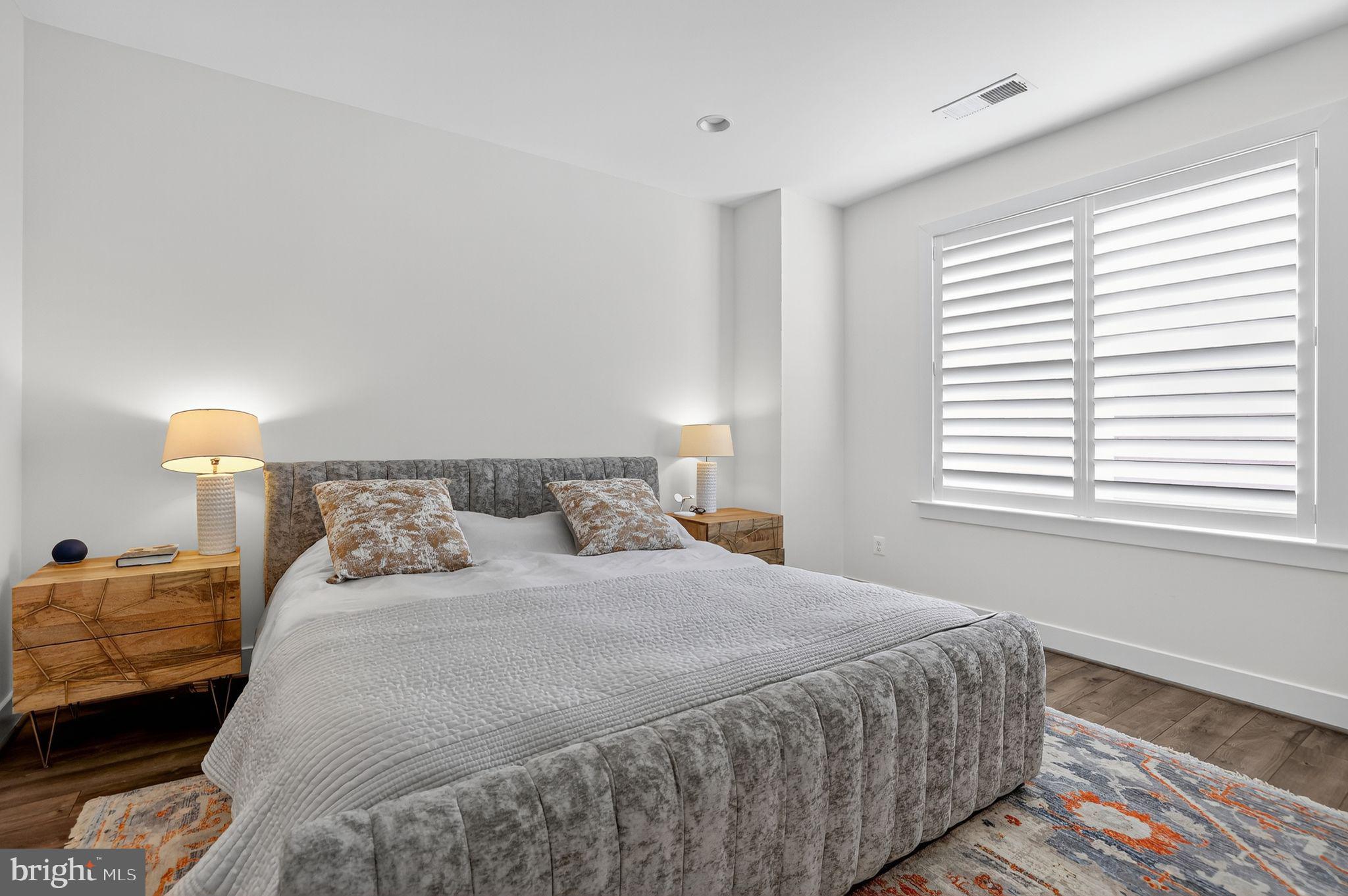 TOWER OAKS - Residential