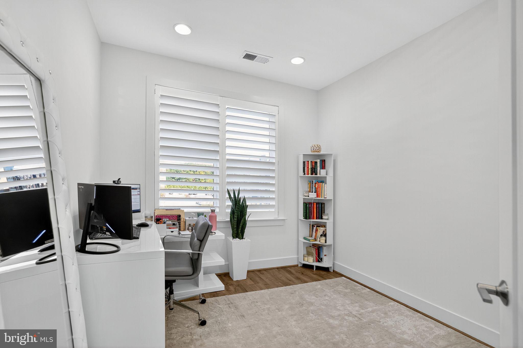 TOWER OAKS - Residential