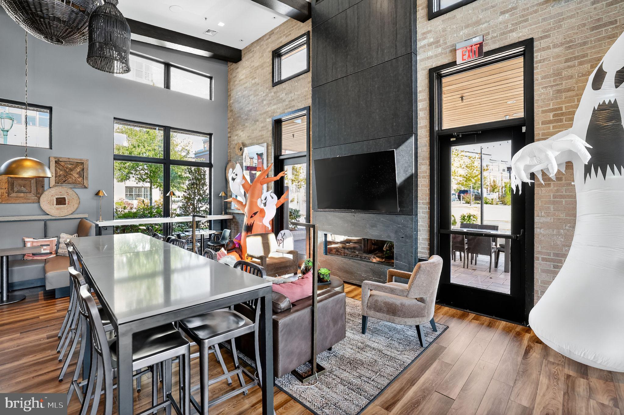 TOWER OAKS - Residential