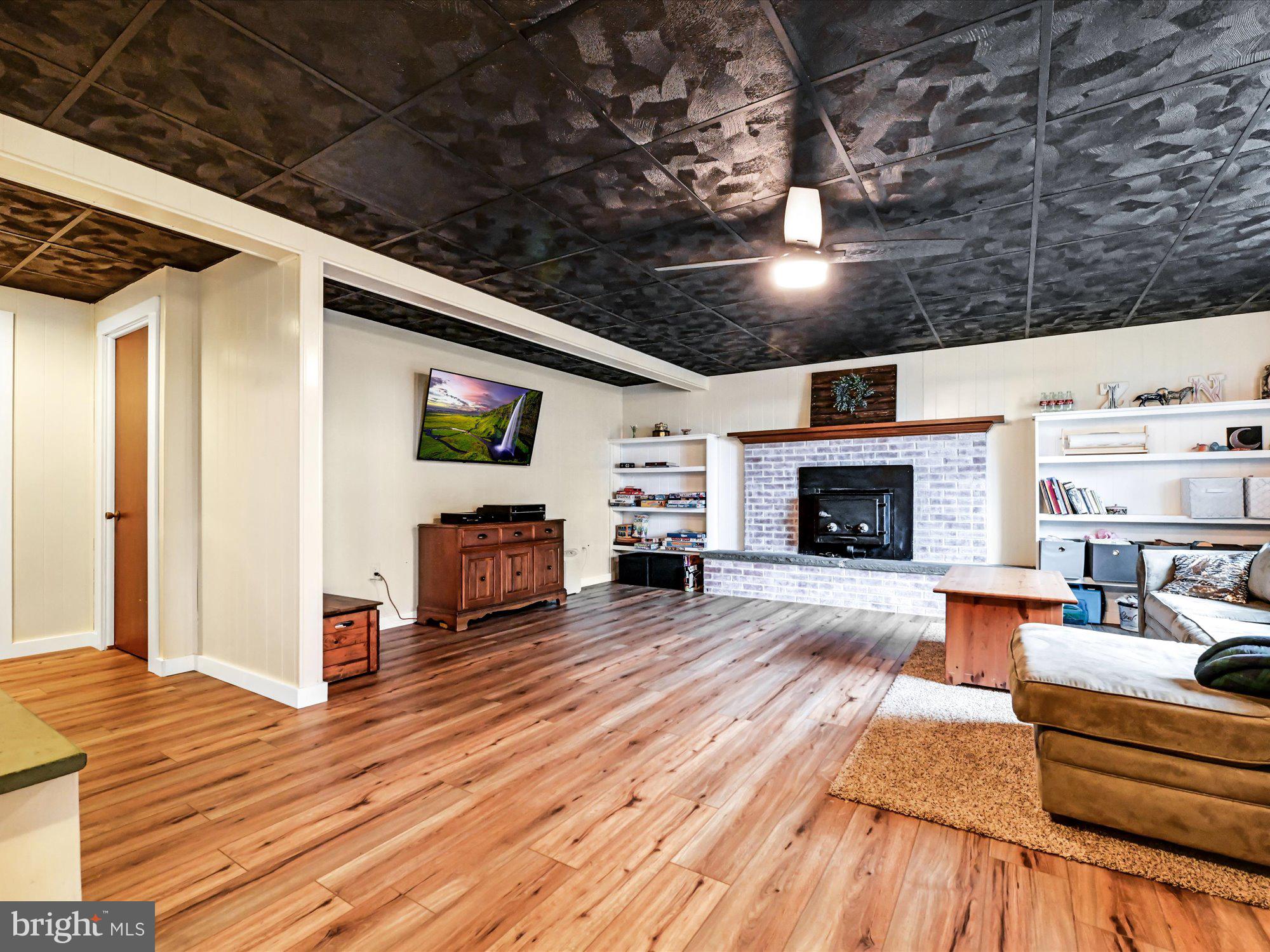 HIMES HILL - Residential