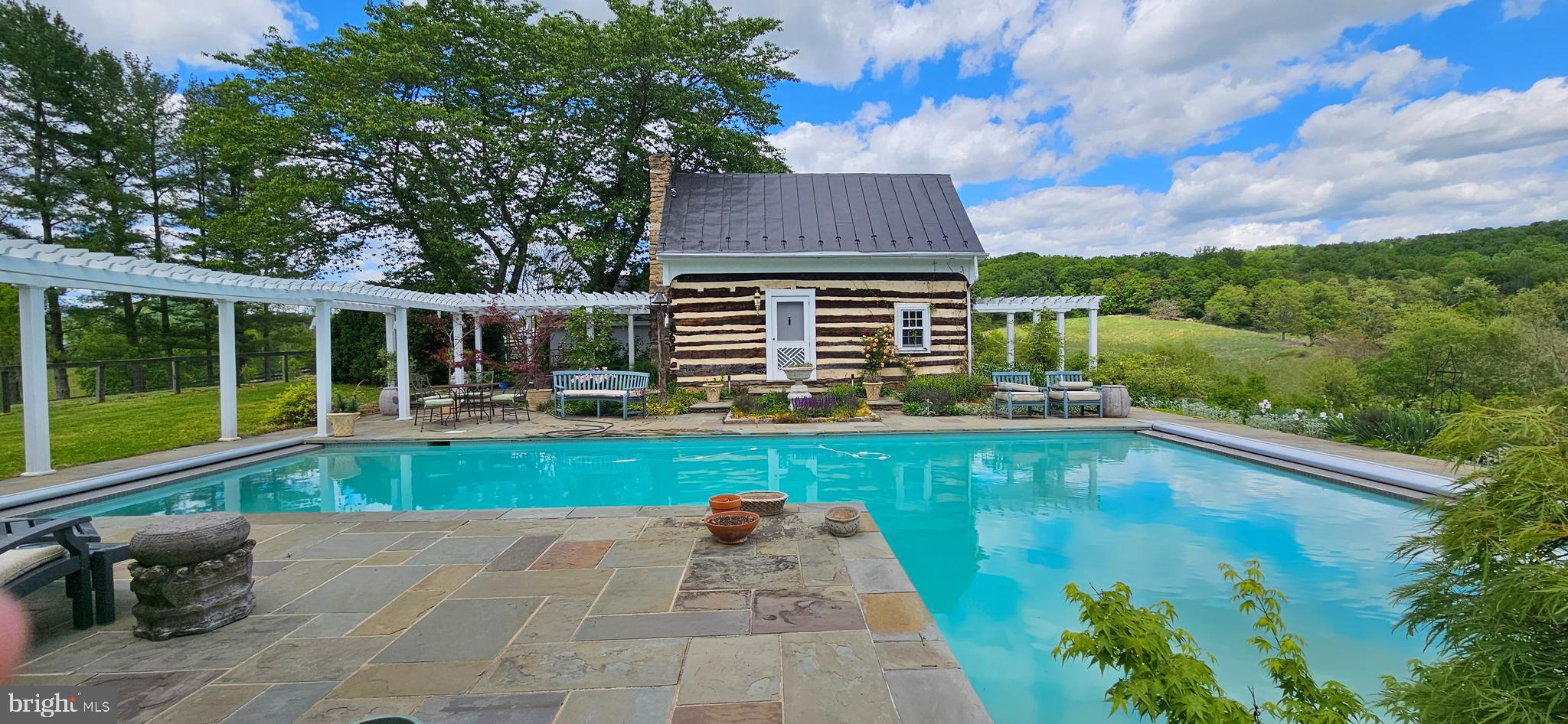 WOODVILLE - Residential