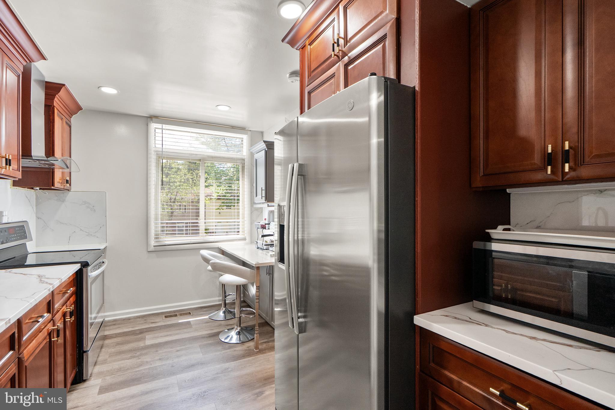 LAKE RIDGE - Residential
