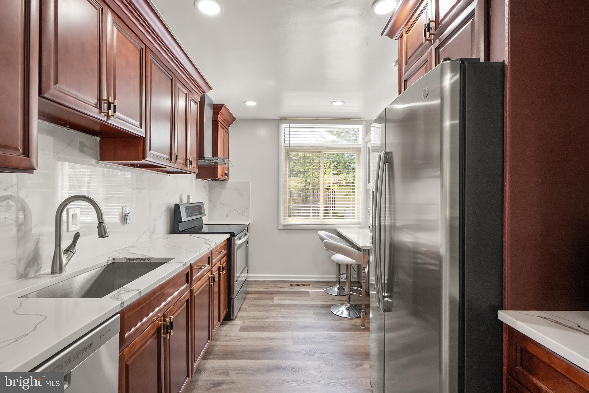 LAKE RIDGE - Residential