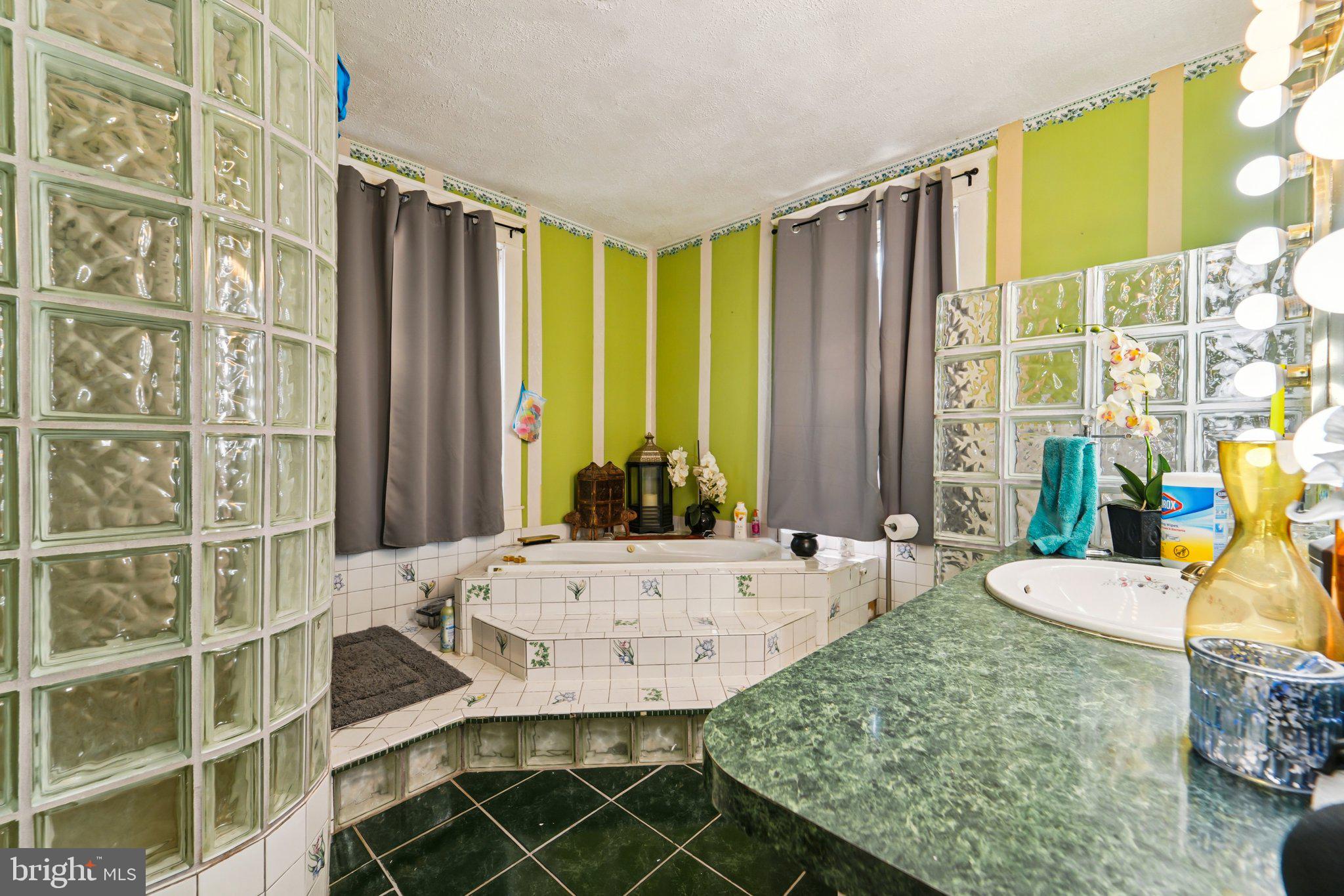 LAURAVILLE HISTORIC DISTRICT - Residential