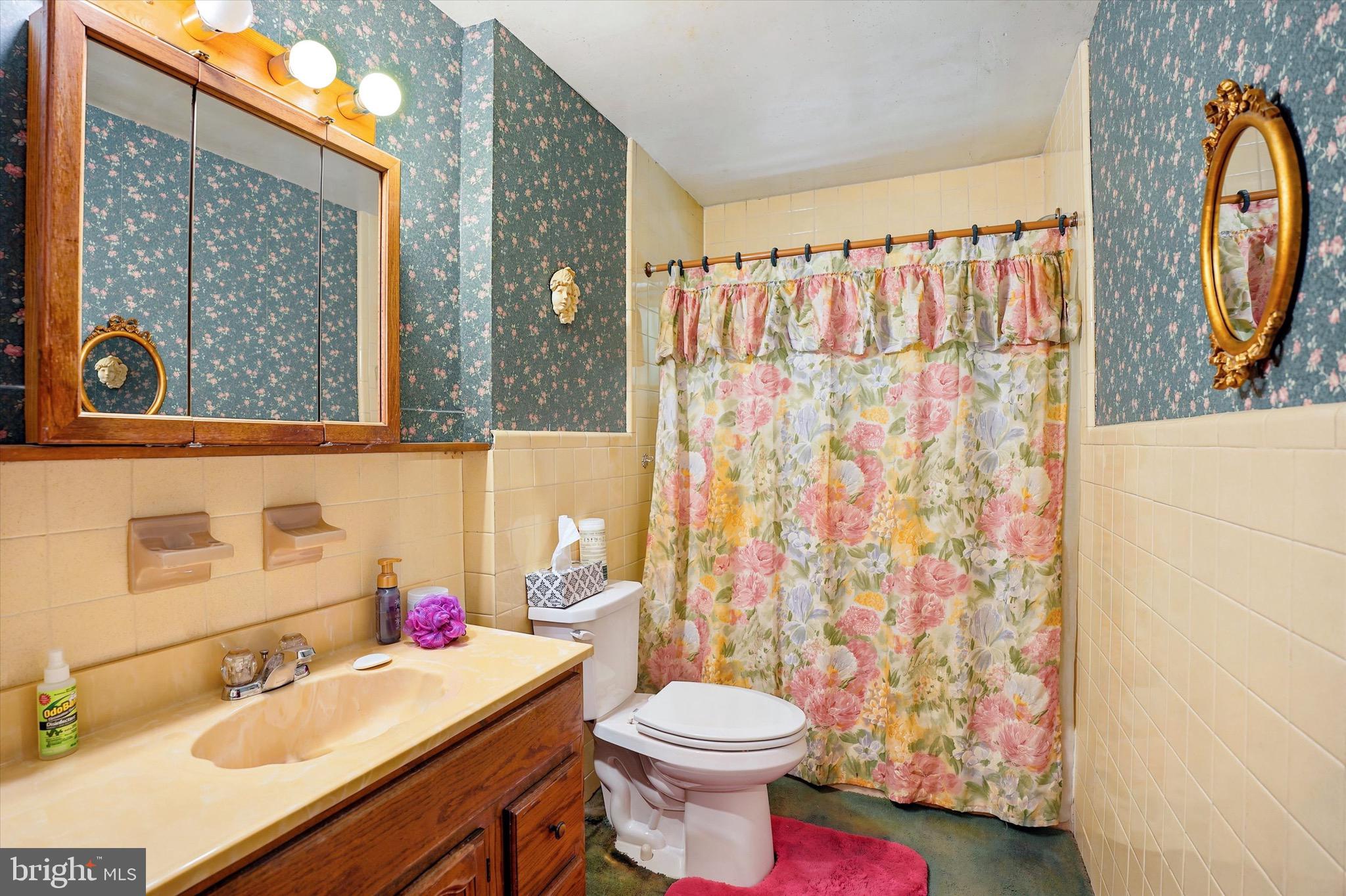811 RIDLEY CREEK DRIVE