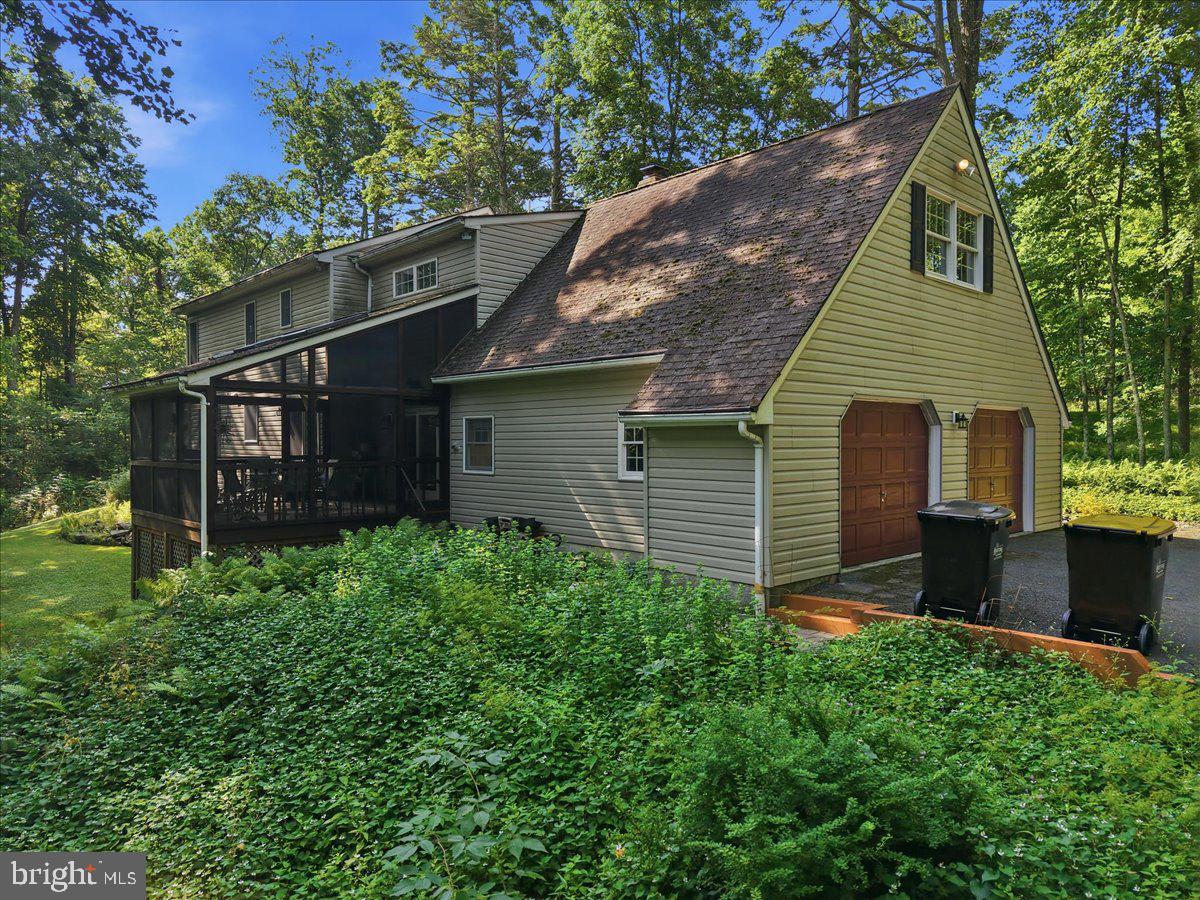 875 GREENVIEW DRIVE