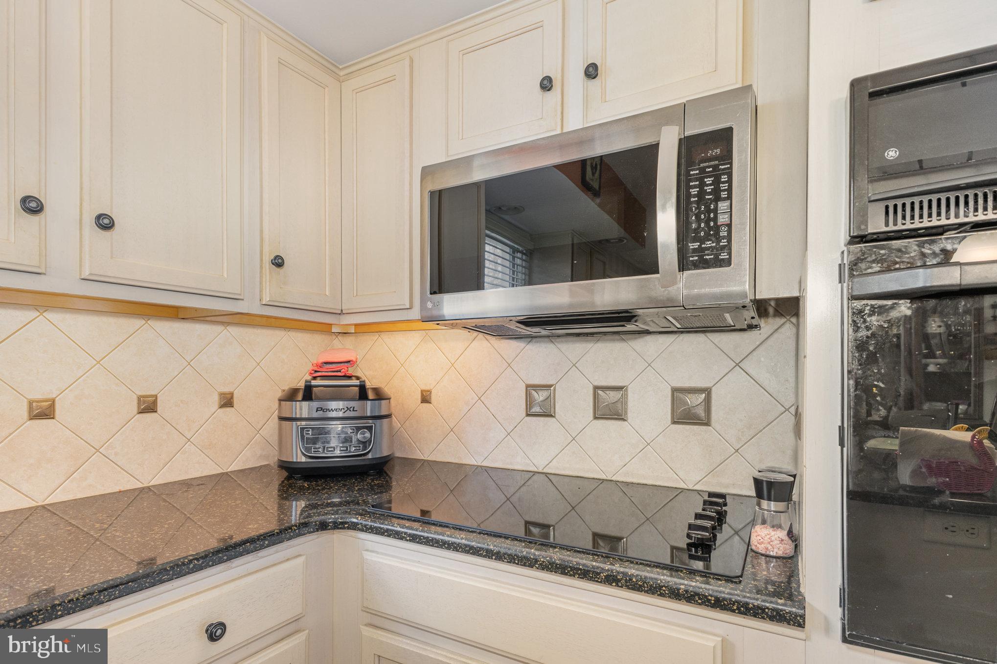 MANOR RIDGE - Residential