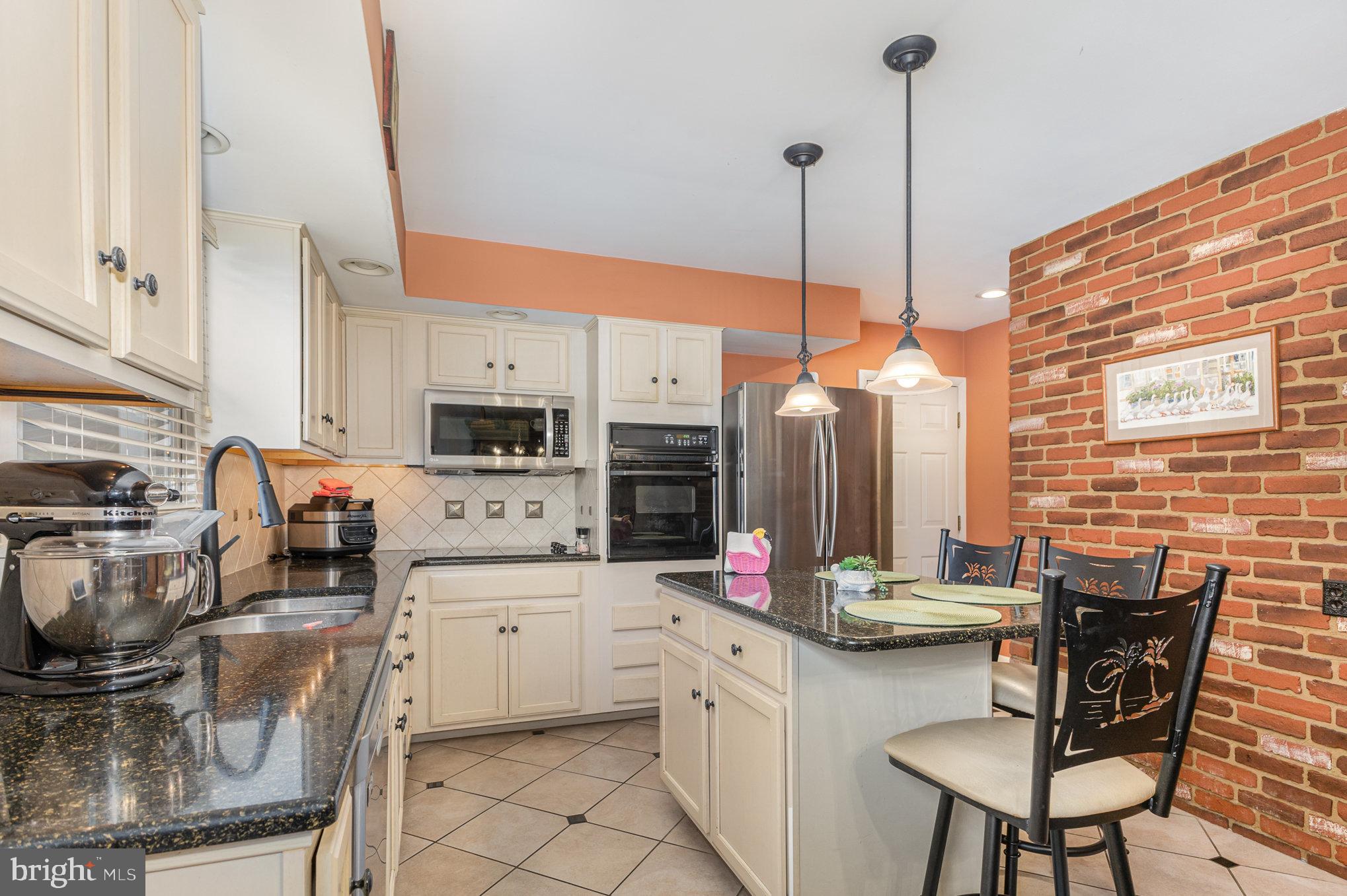 MANOR RIDGE - Residential