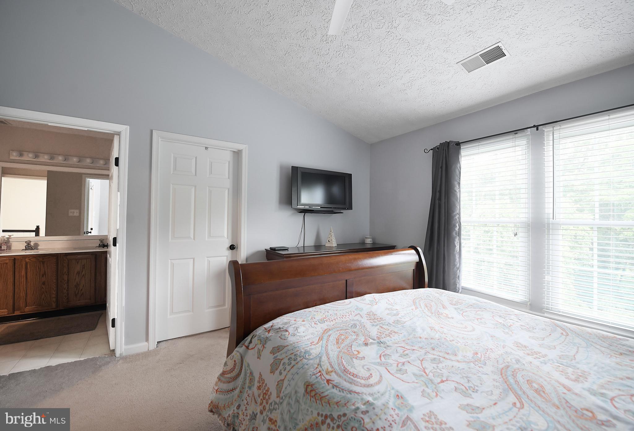 CONSTANT FRIENDSHIP - Residential