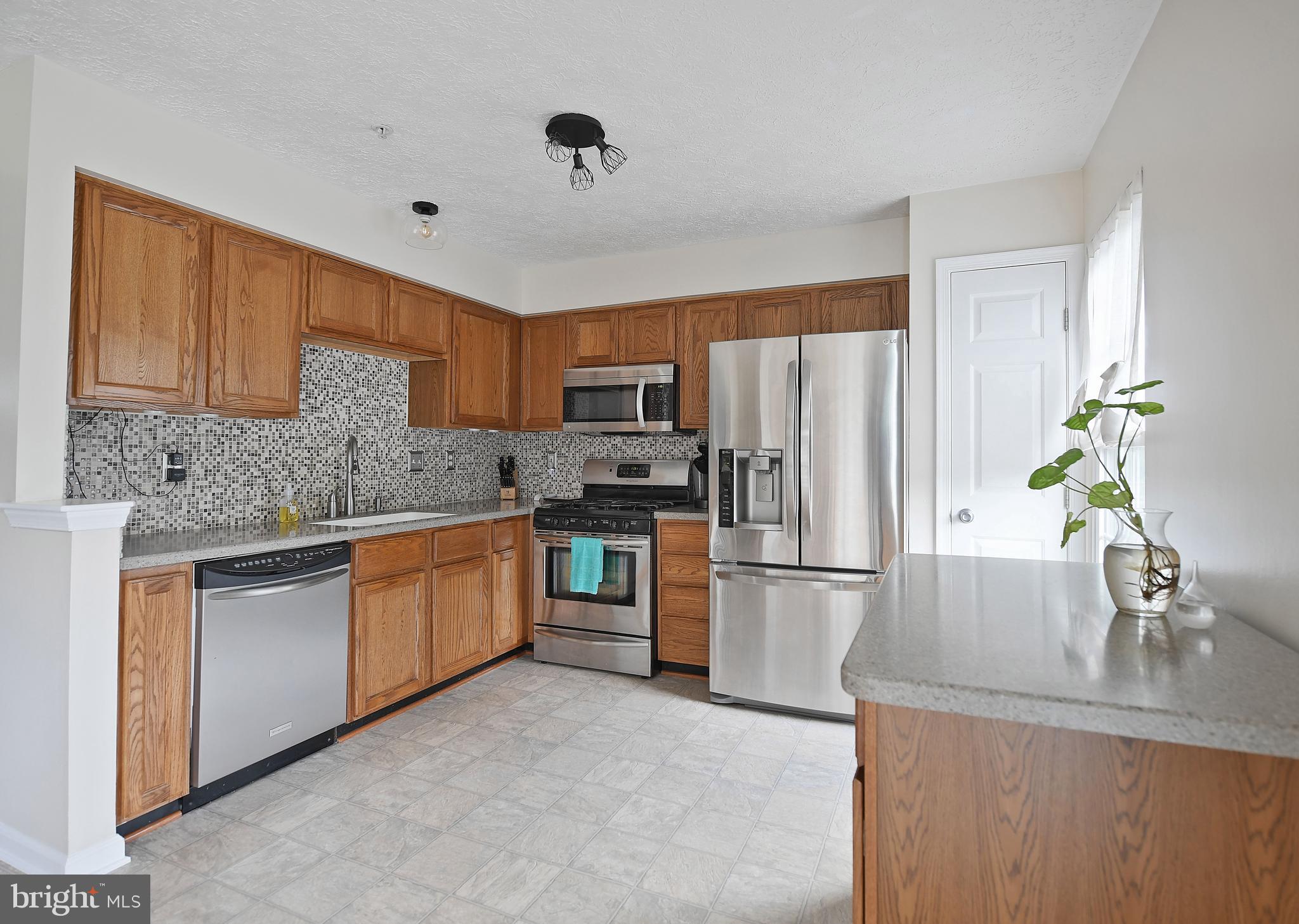 CONSTANT FRIENDSHIP - Residential