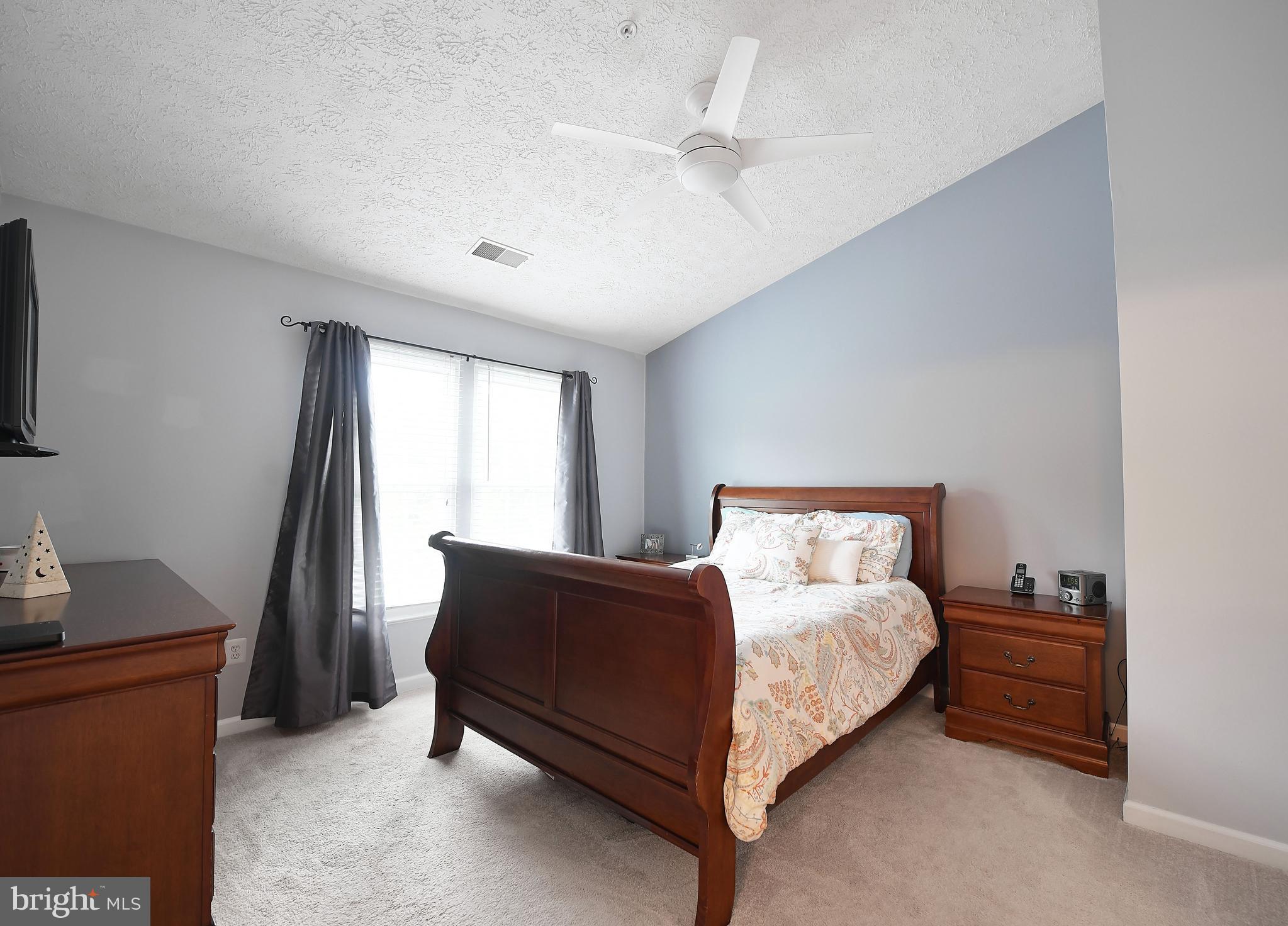 CONSTANT FRIENDSHIP - Residential