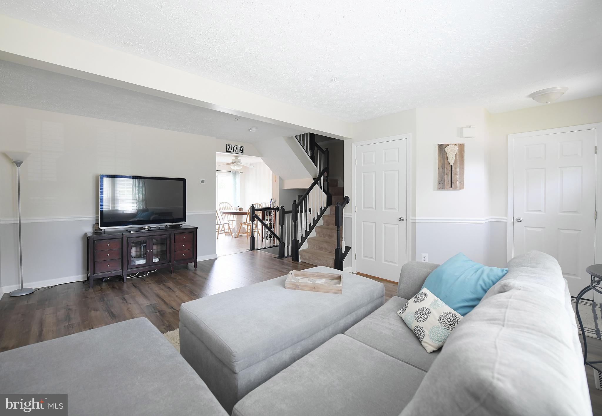 CONSTANT FRIENDSHIP - Residential