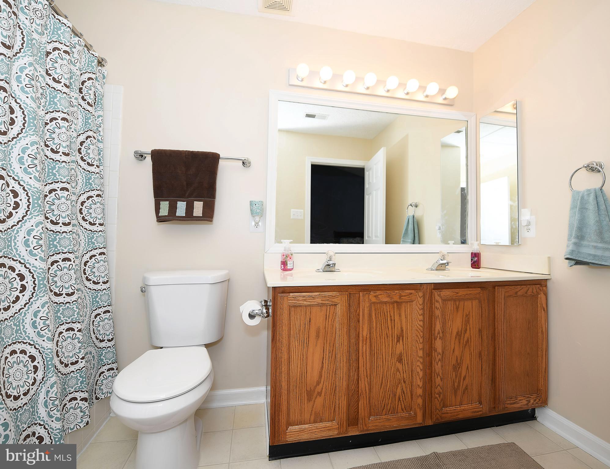 CONSTANT FRIENDSHIP - Residential