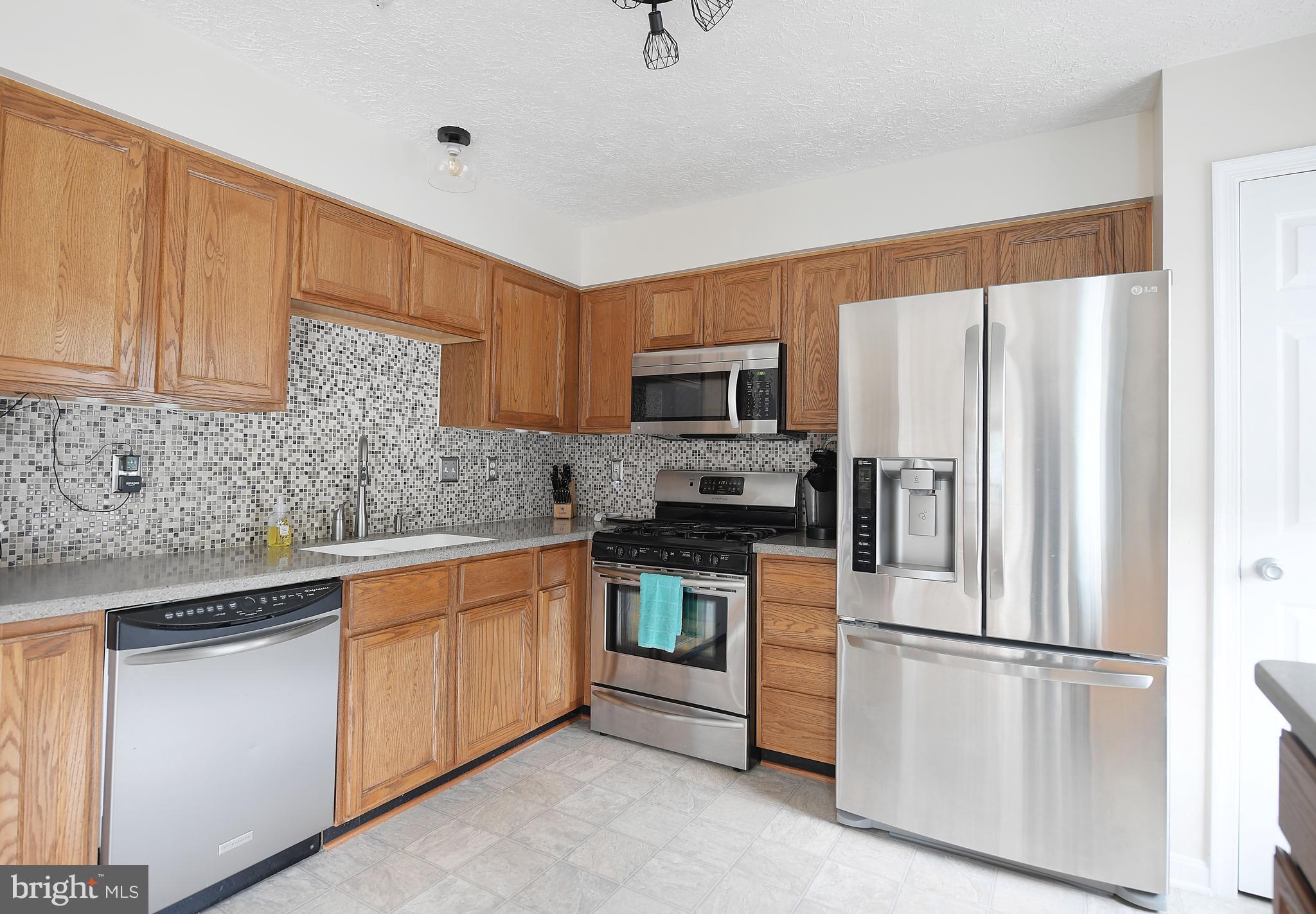 CONSTANT FRIENDSHIP - Residential