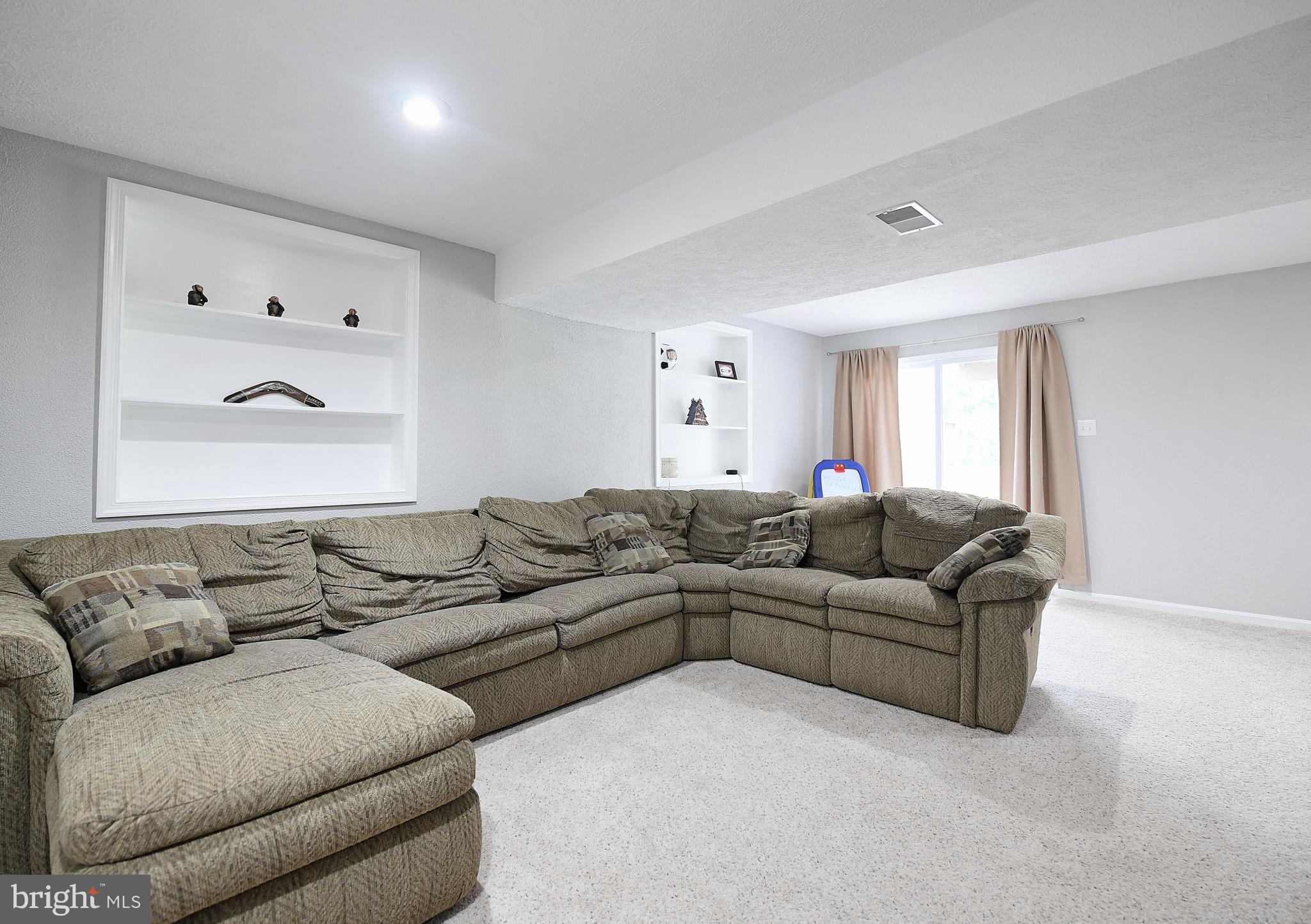 CONSTANT FRIENDSHIP - Residential