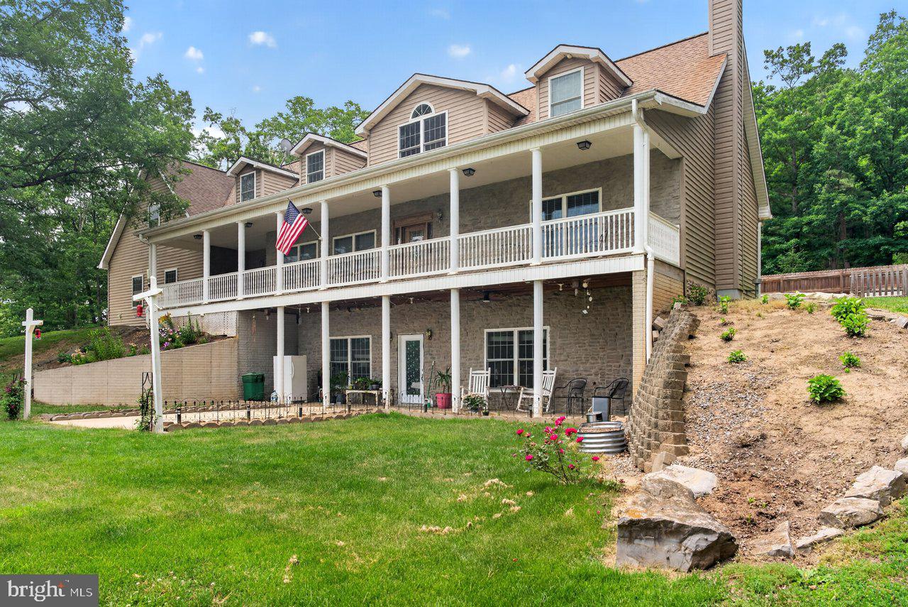 1214 W PEAKE LANE