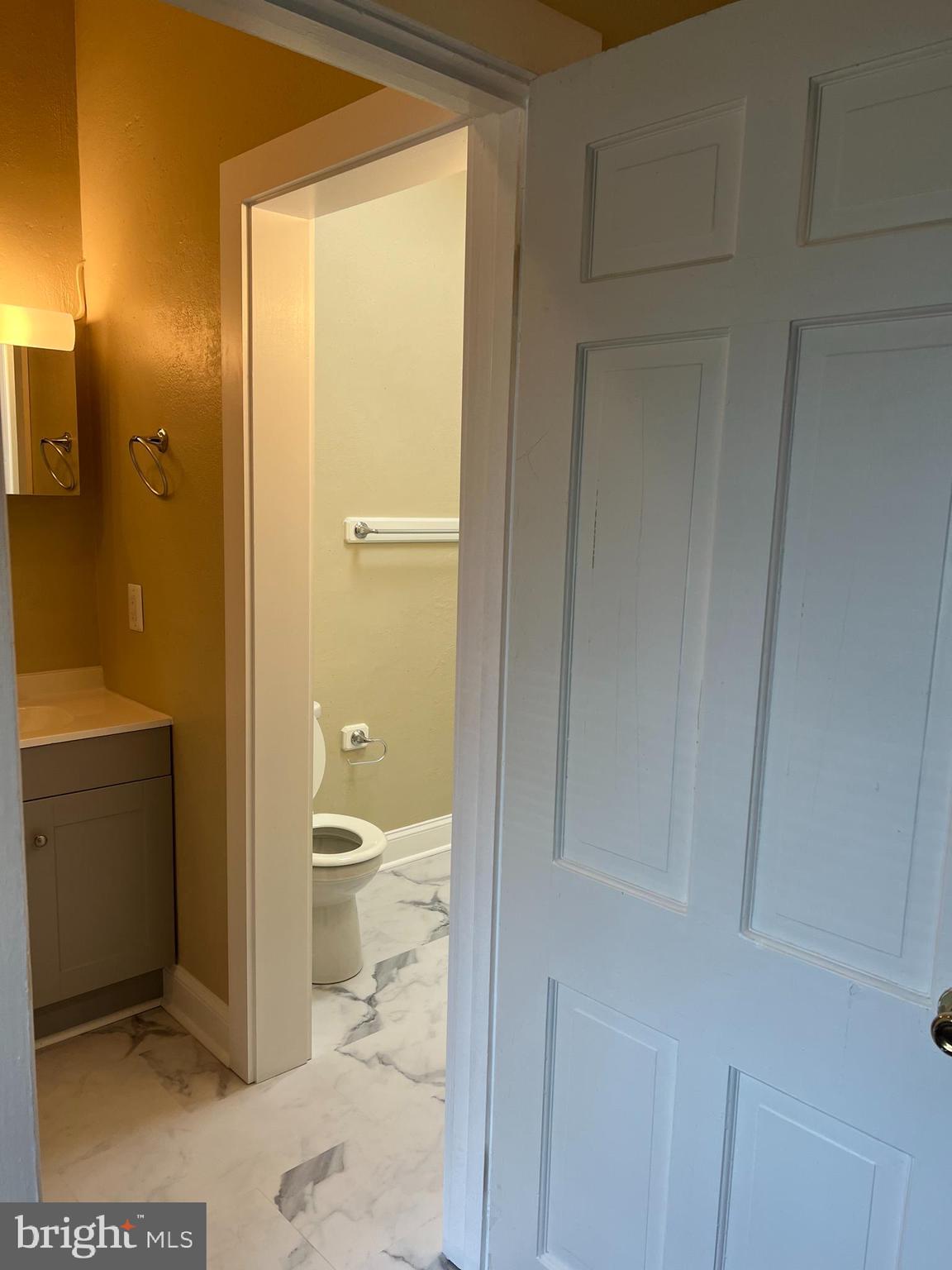 COLONIAL SQUARE - Residential Lease