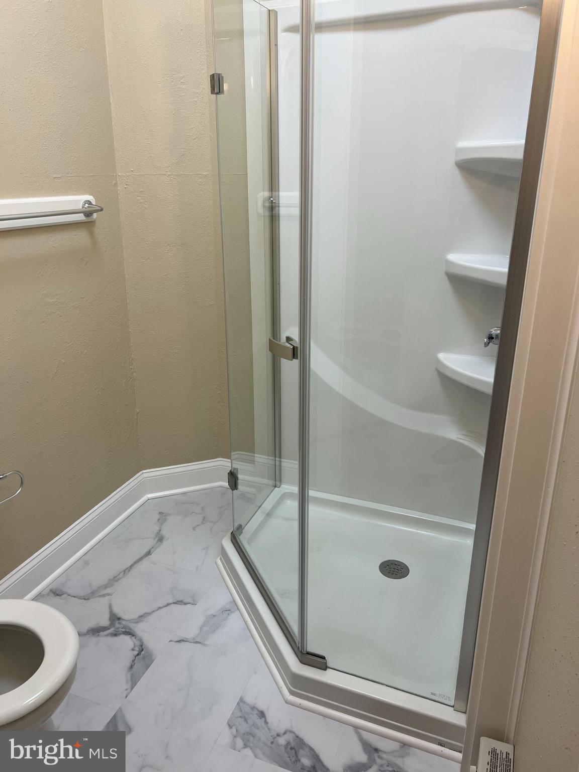 COLONIAL SQUARE - Residential Lease