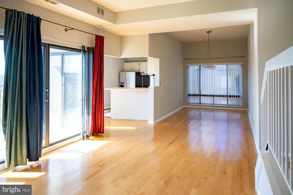 Photo of 104 Roberts Lane #401, ALEXANDRIA, VA 22314 (MLS # VAAX2051098)