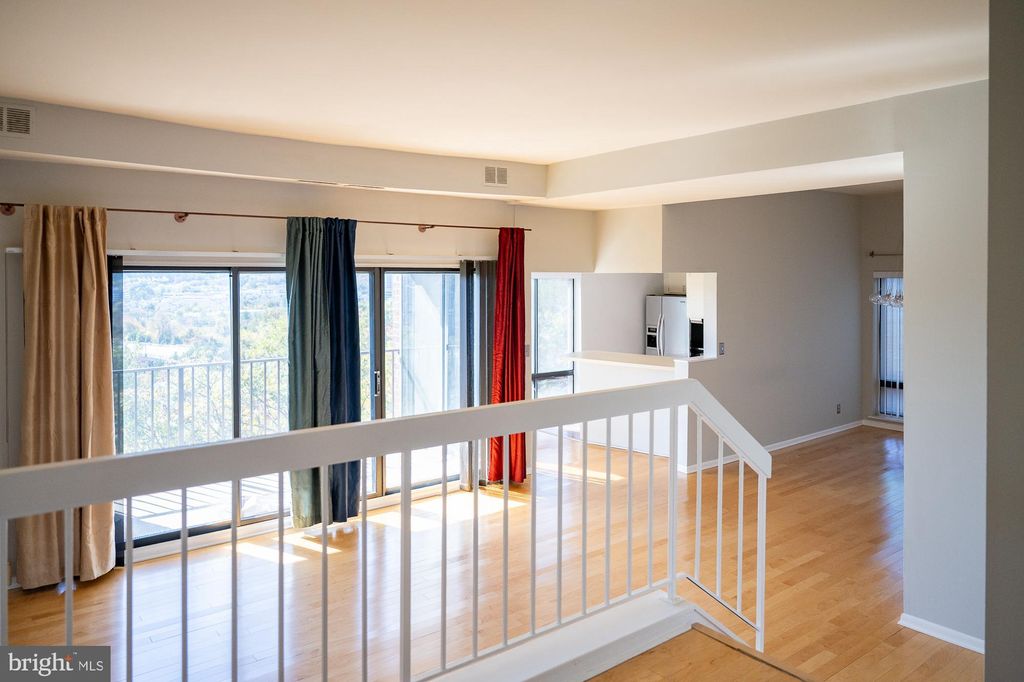 Photo of 104 Roberts Lane #401, ALEXANDRIA, VA 22314 (MLS # VAAX2051098)