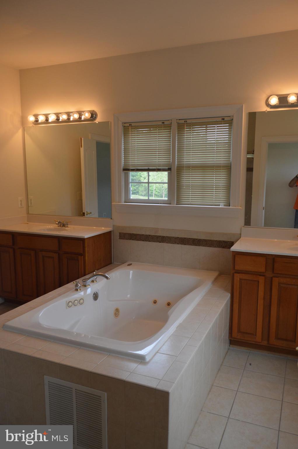 TALL OAKS ESTATES - Residential