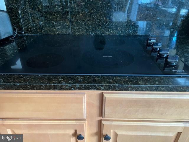 MANSFIELD MANOR - Residential