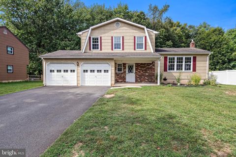 52 COLLEEN CIRCLE EWING NJ 08638