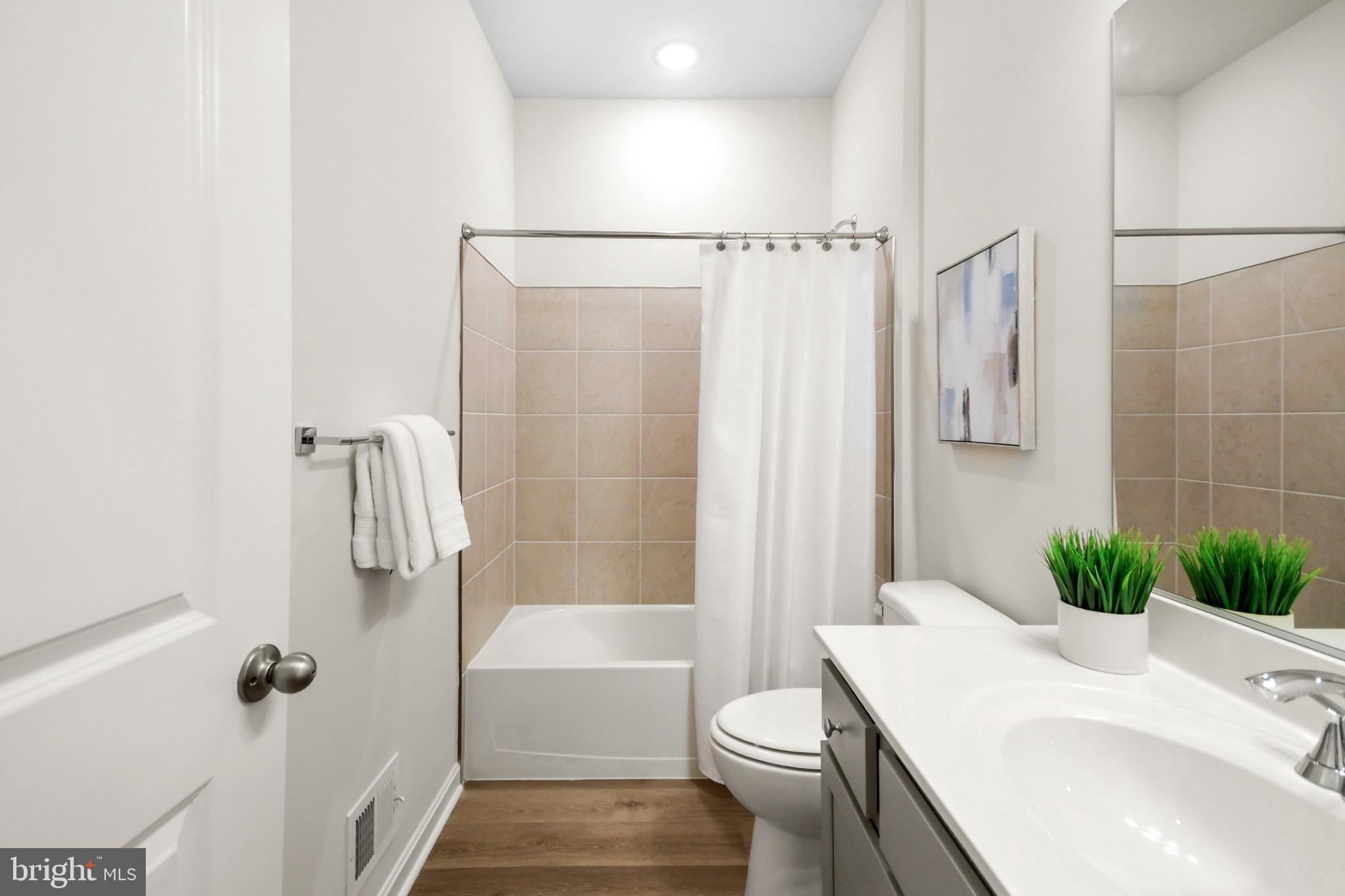 TOWNS AT MARKET COMMONS - Residential