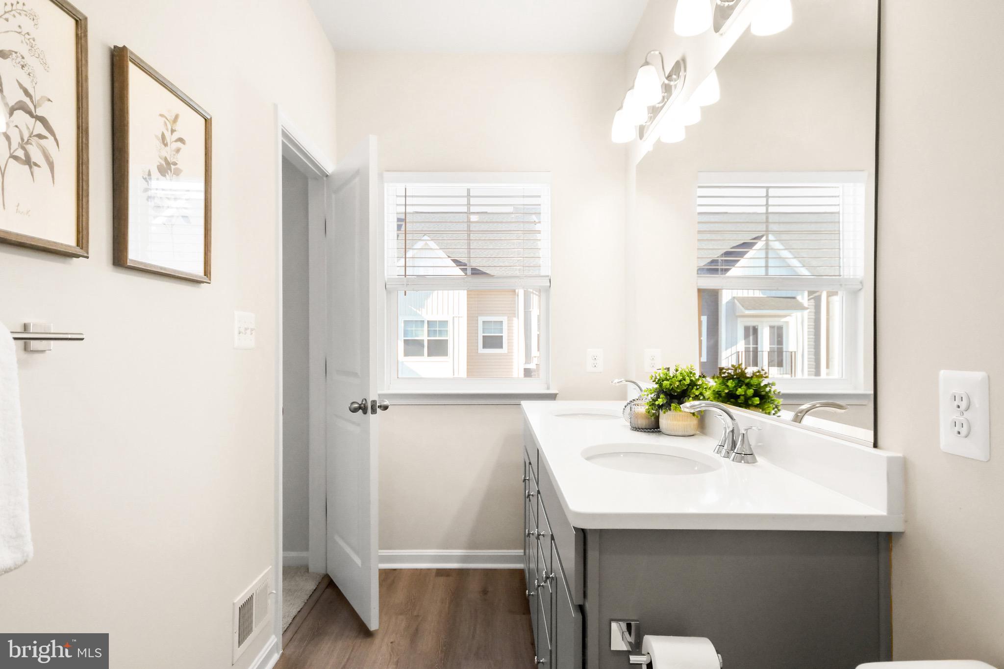 TOWNS AT MARKET COMMONS - Residential