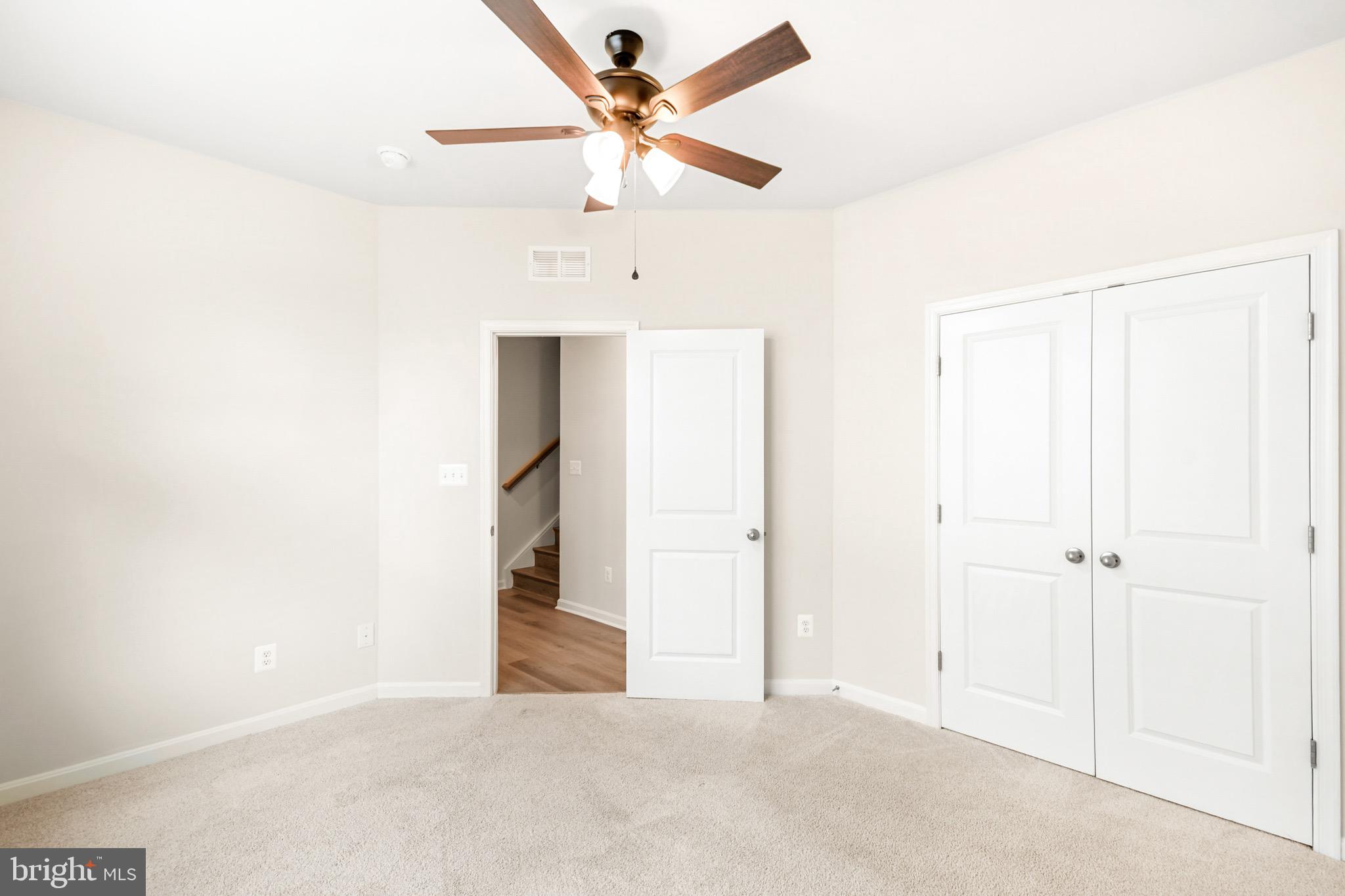 TOWNS AT MARKET COMMONS - Residential