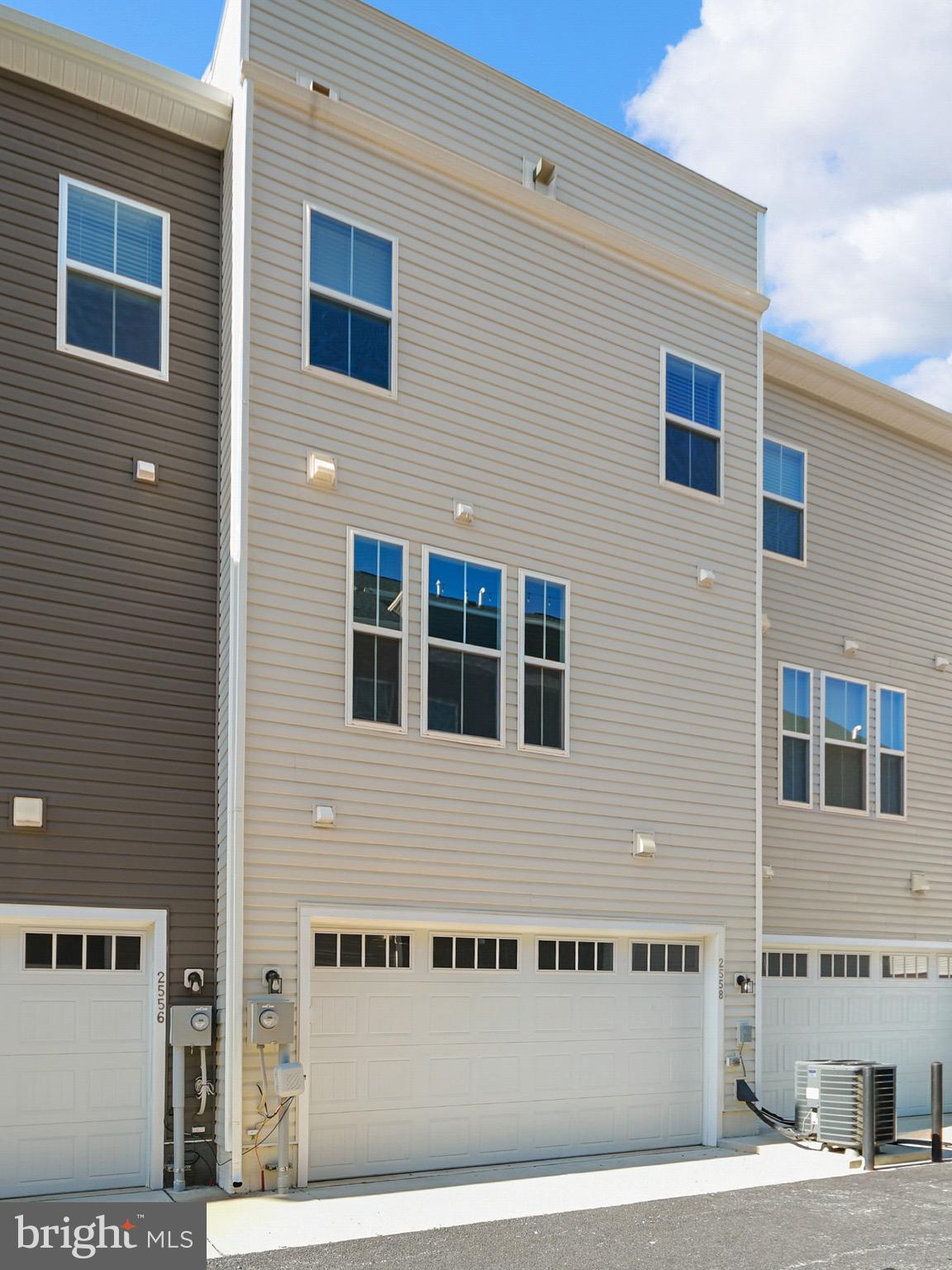 TOWNS AT MARKET COMMONS - Residential