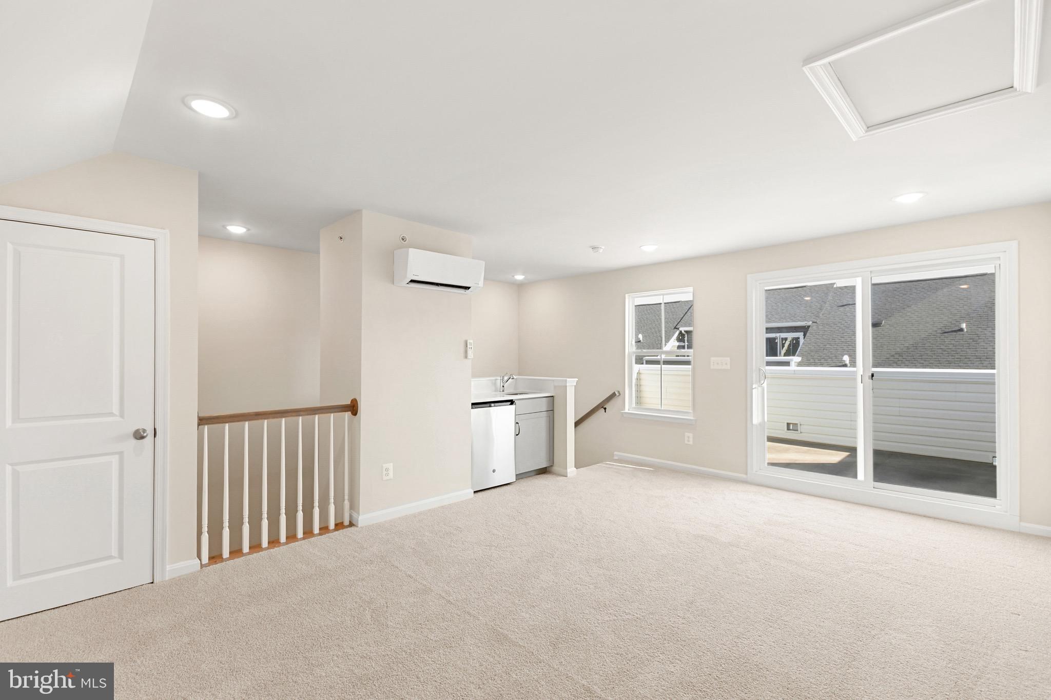 TOWNS AT MARKET COMMONS - Residential