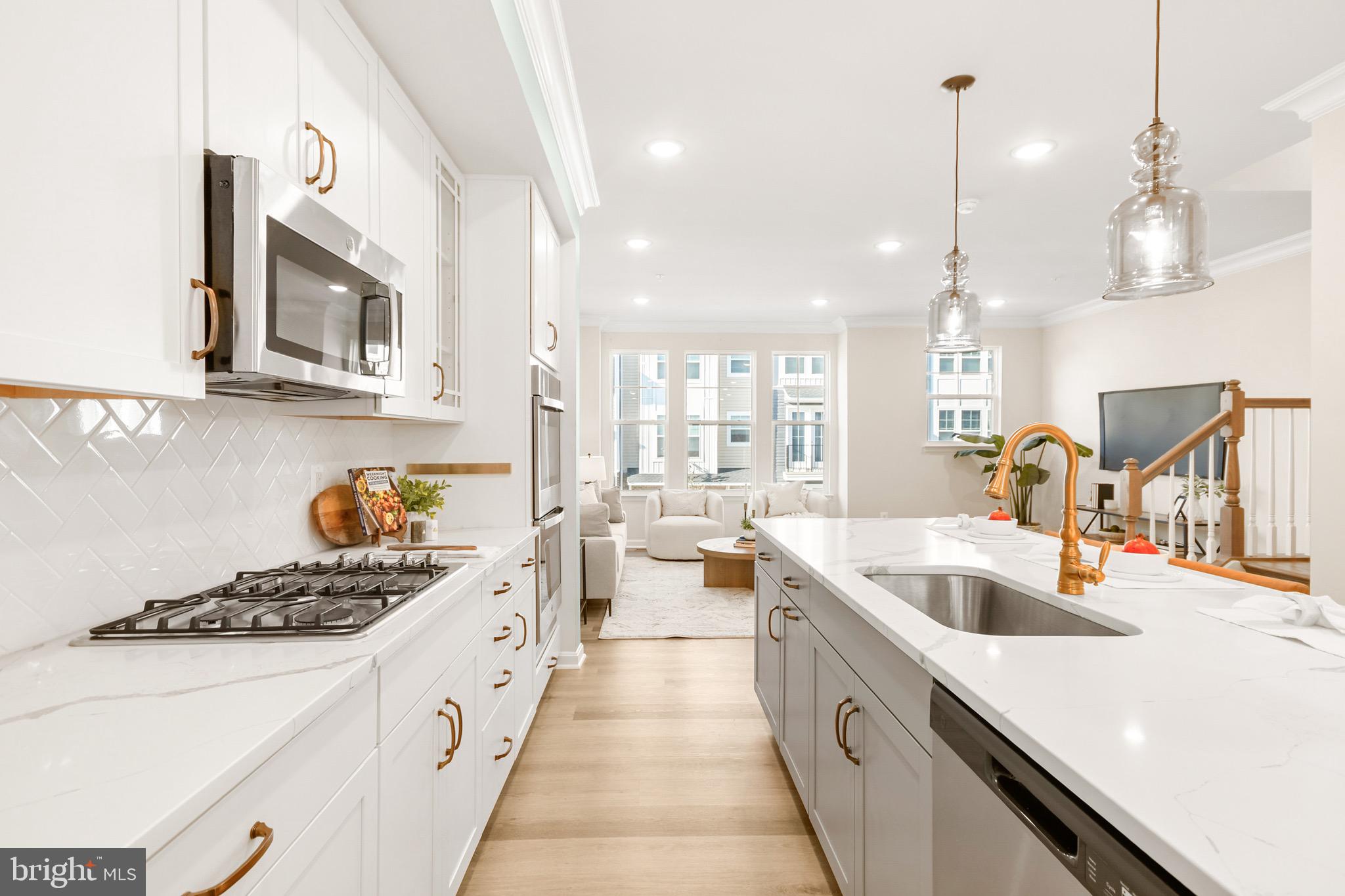 TOWNS AT MARKET COMMONS - Residential