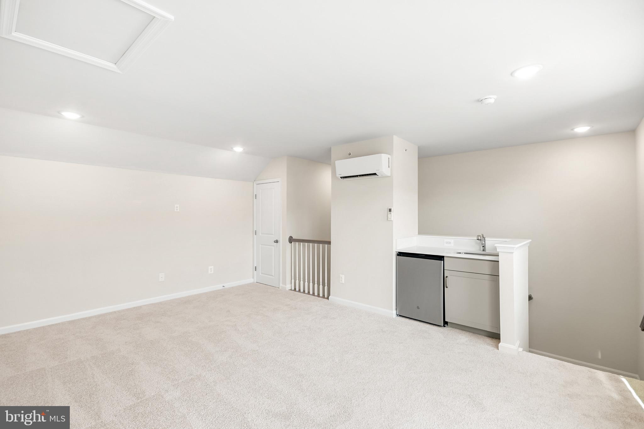 TOWNS AT MARKET COMMONS - Residential