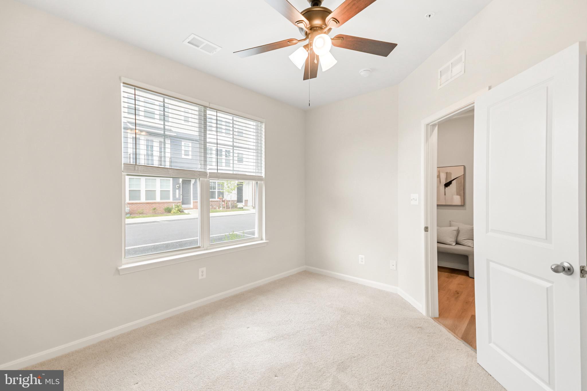 TOWNS AT MARKET COMMONS - Residential