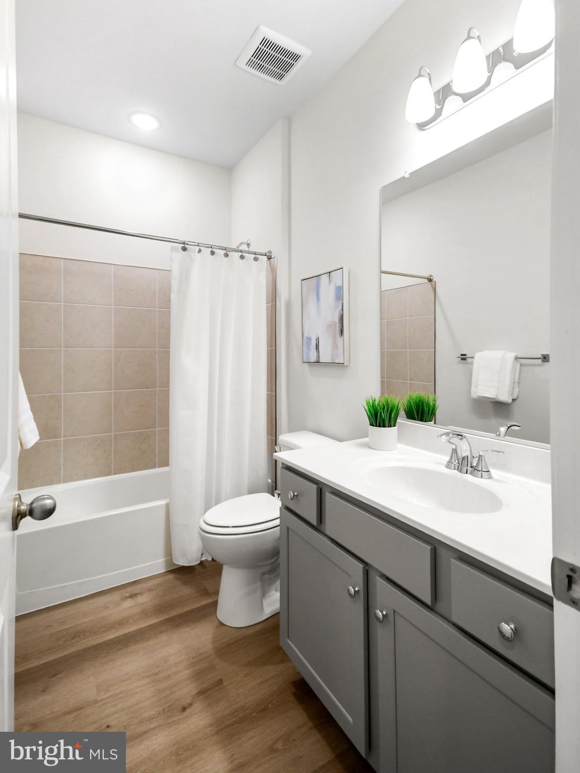 TOWNS AT MARKET COMMONS - Residential