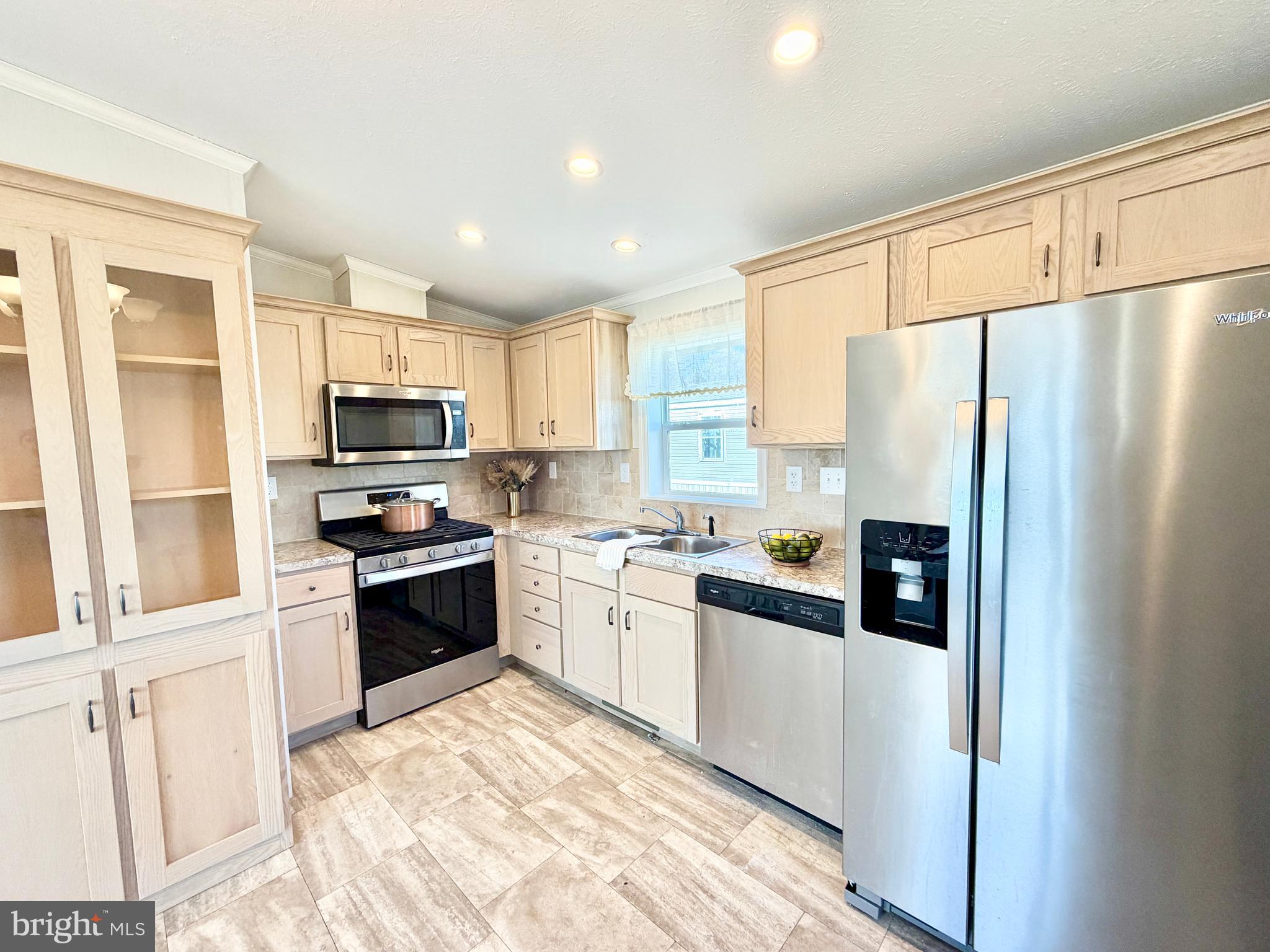 BREEZY ACRES - Residential