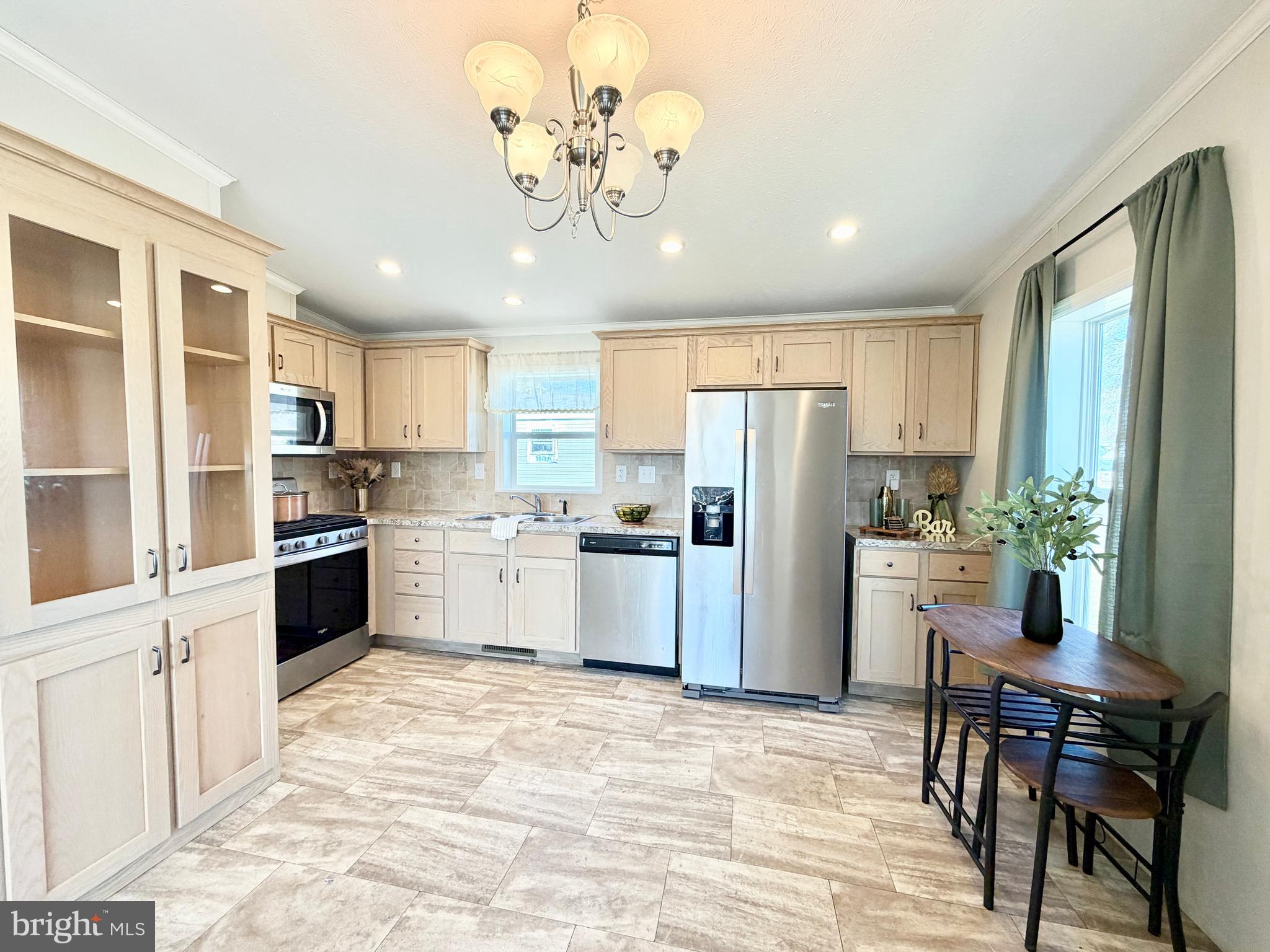 BREEZY ACRES - Residential