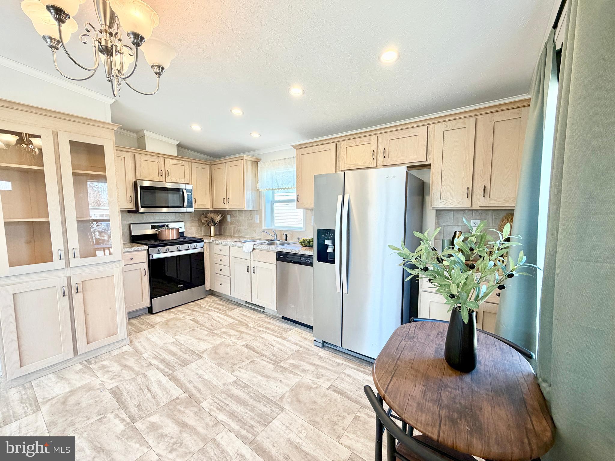 BREEZY ACRES - Residential