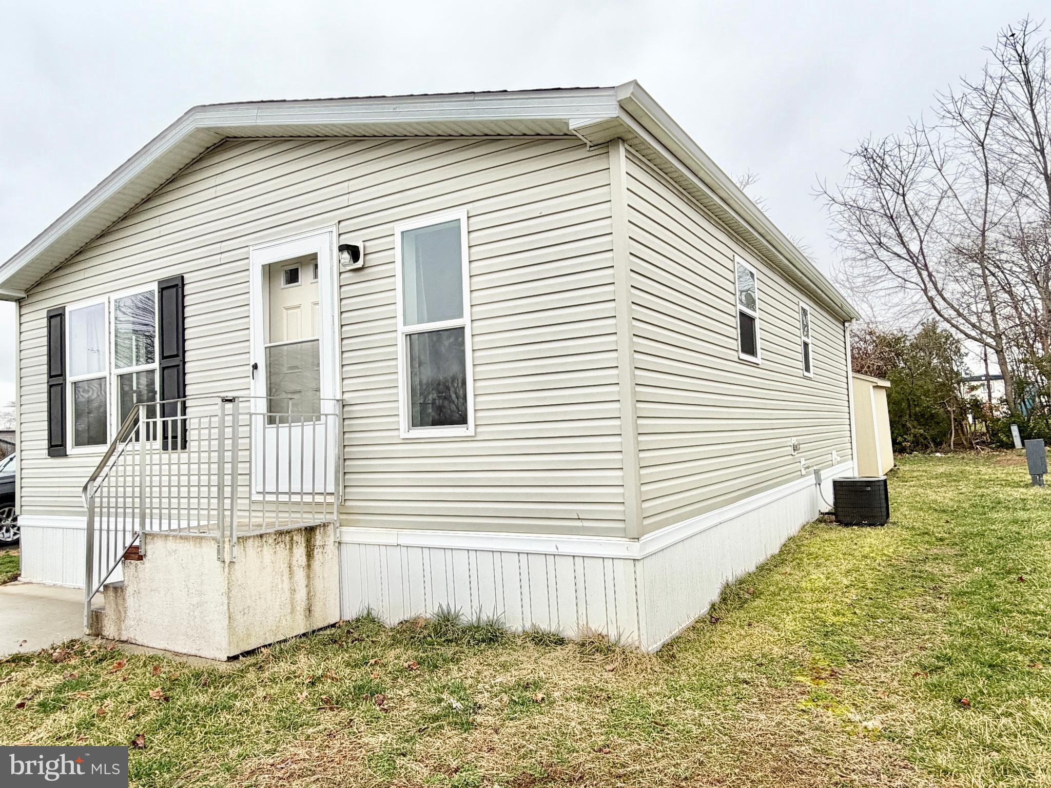 BREEZY ACRES - Residential