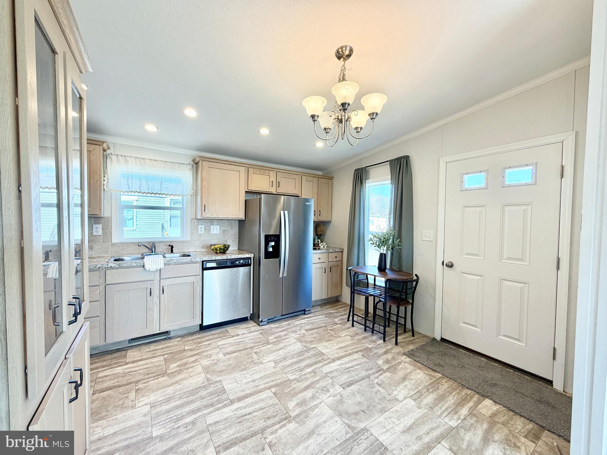 BREEZY ACRES - Residential